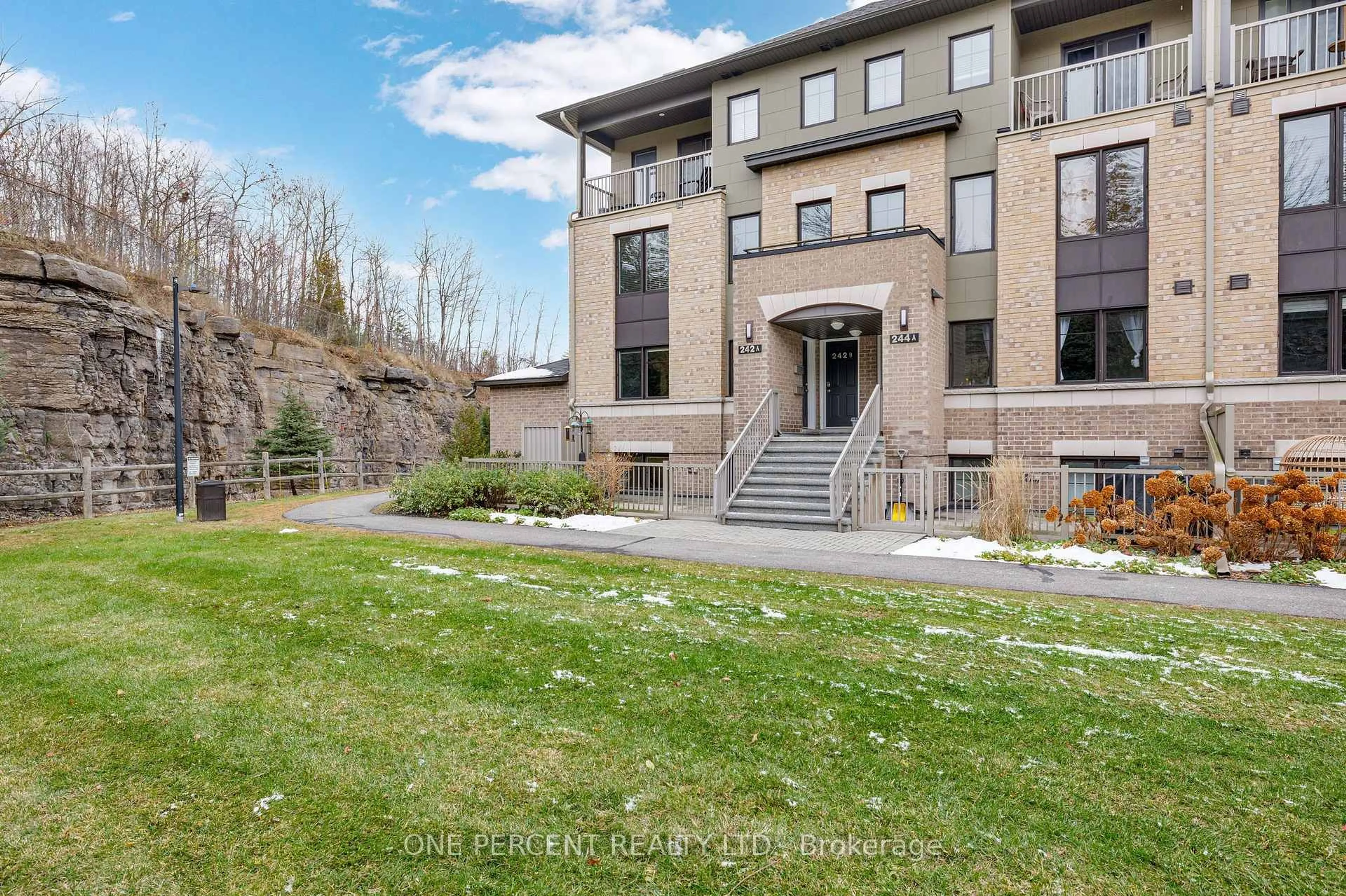 Unknown for 242A Titanium Private, Ottawa Ontario K1C 0A5