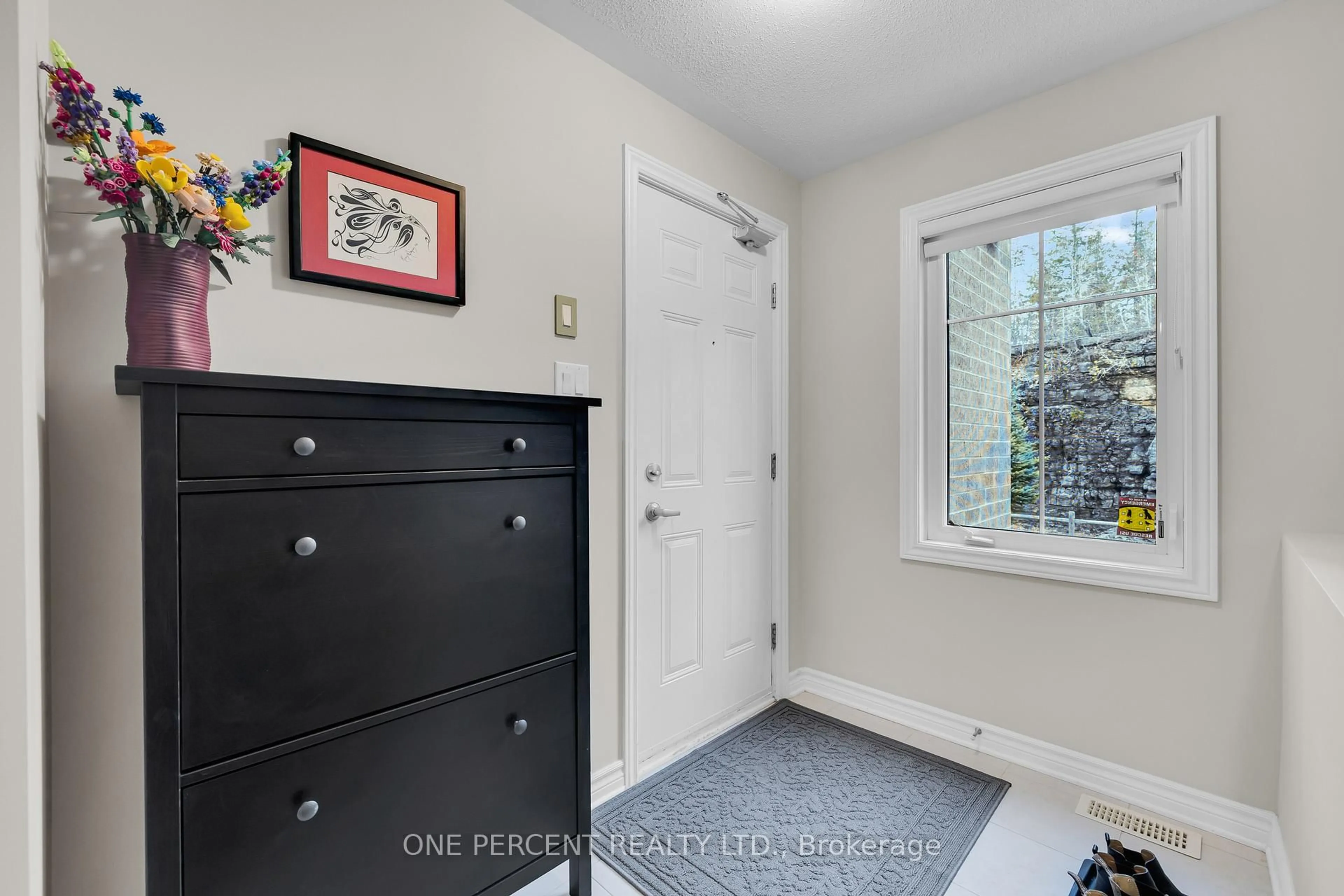 Indoor entryway for 242A Titanium Private, Ottawa Ontario K1C 0A5