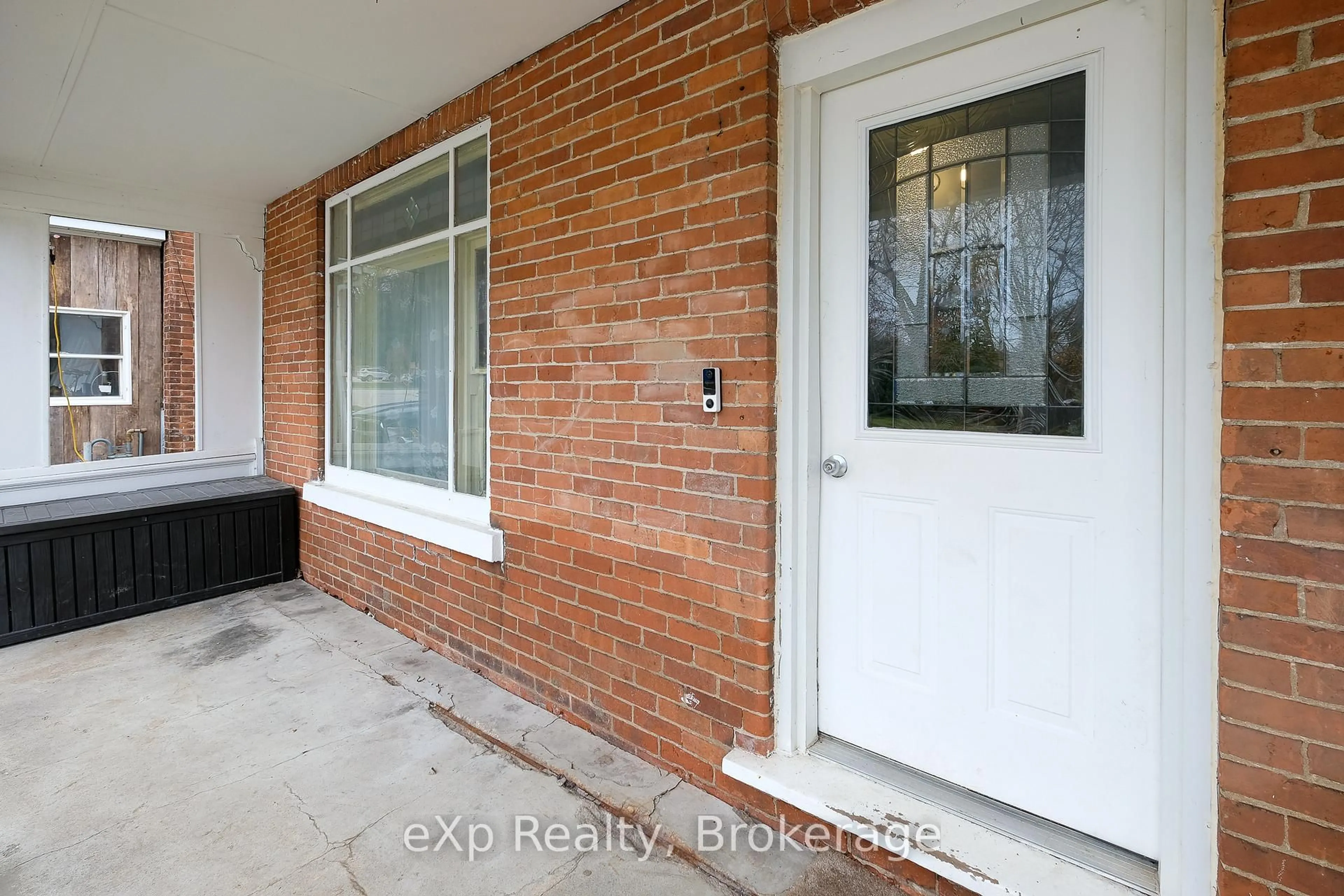 Indoor entryway for 361 12th St, Owen Sound Ontario N4K 1W1