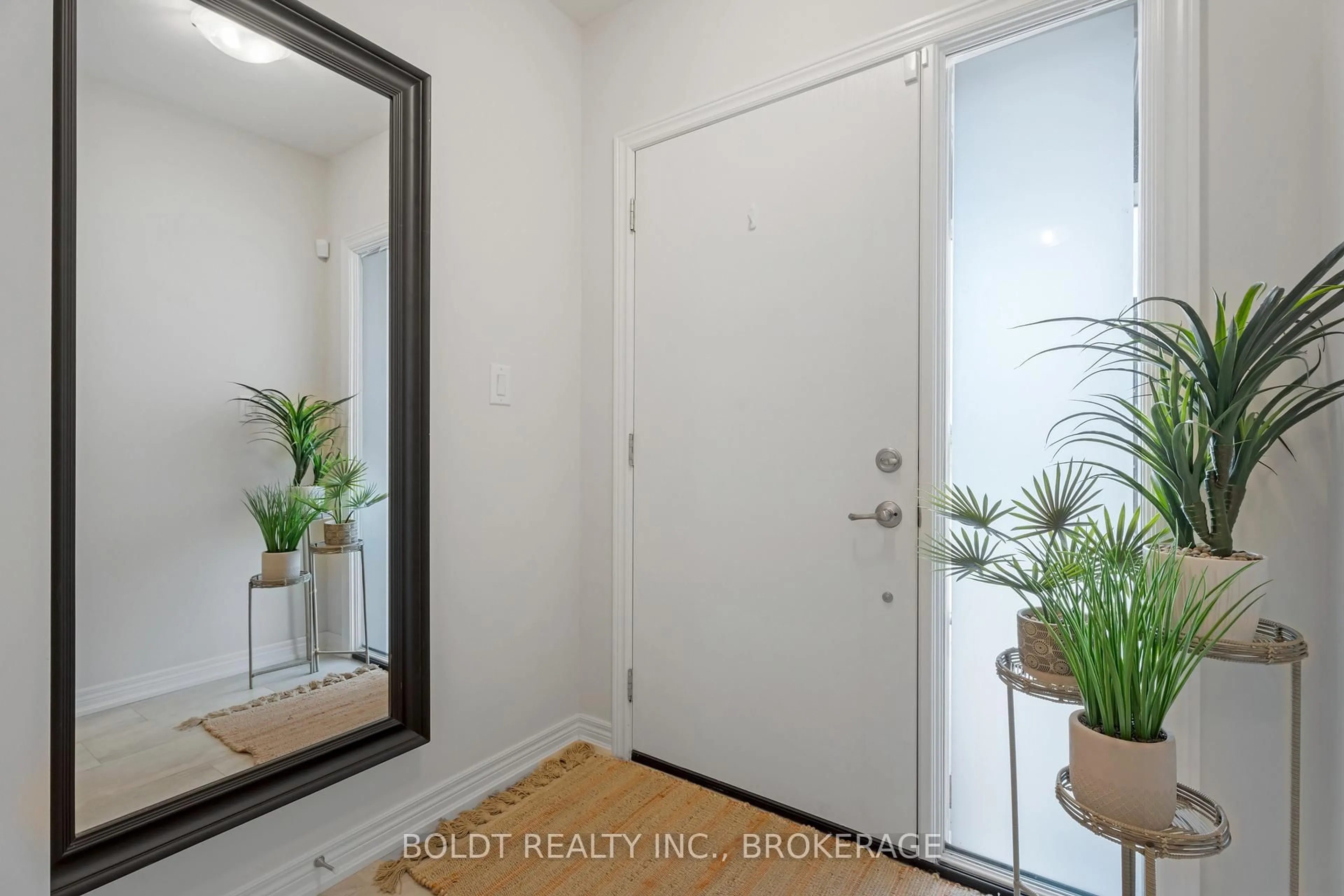 Indoor entryway for 80 Summersides Blvd, Pelham Ontario L0S 1E6