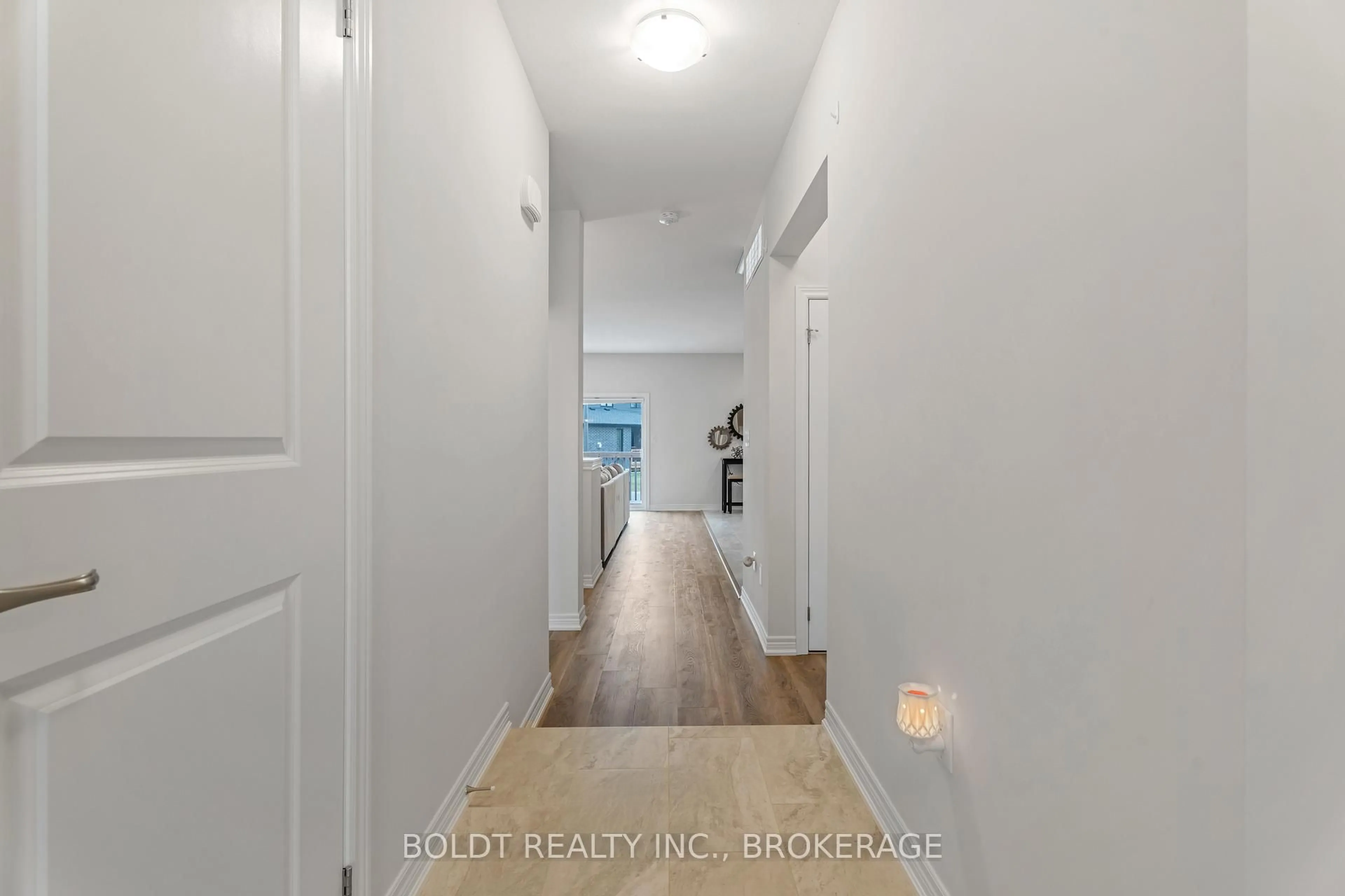 Indoor entryway for 80 Summersides Blvd, Pelham Ontario L0S 1E6