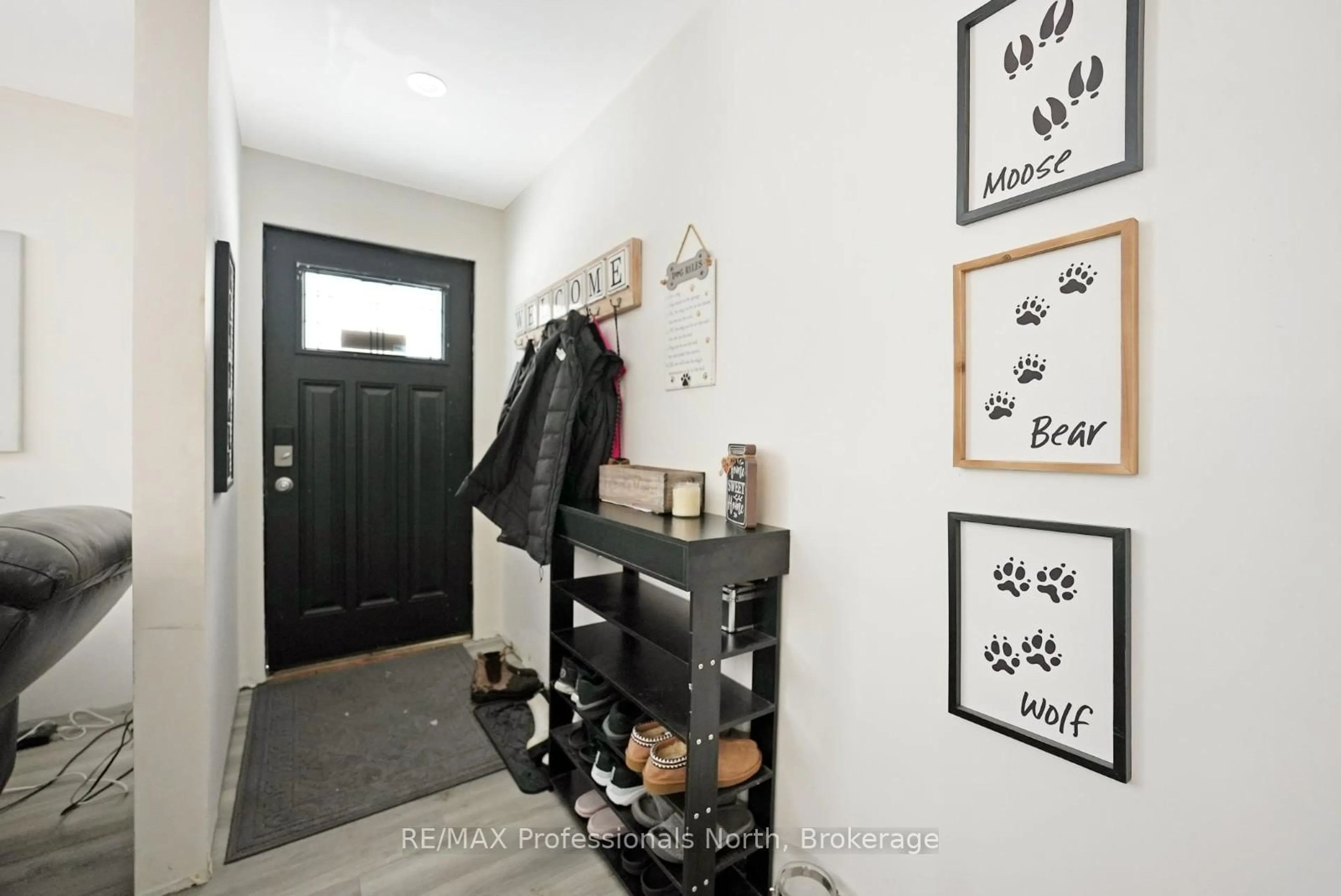 Indoor entryway for 1045 Outram Rd, Highlands East Ontario K0L 3C0