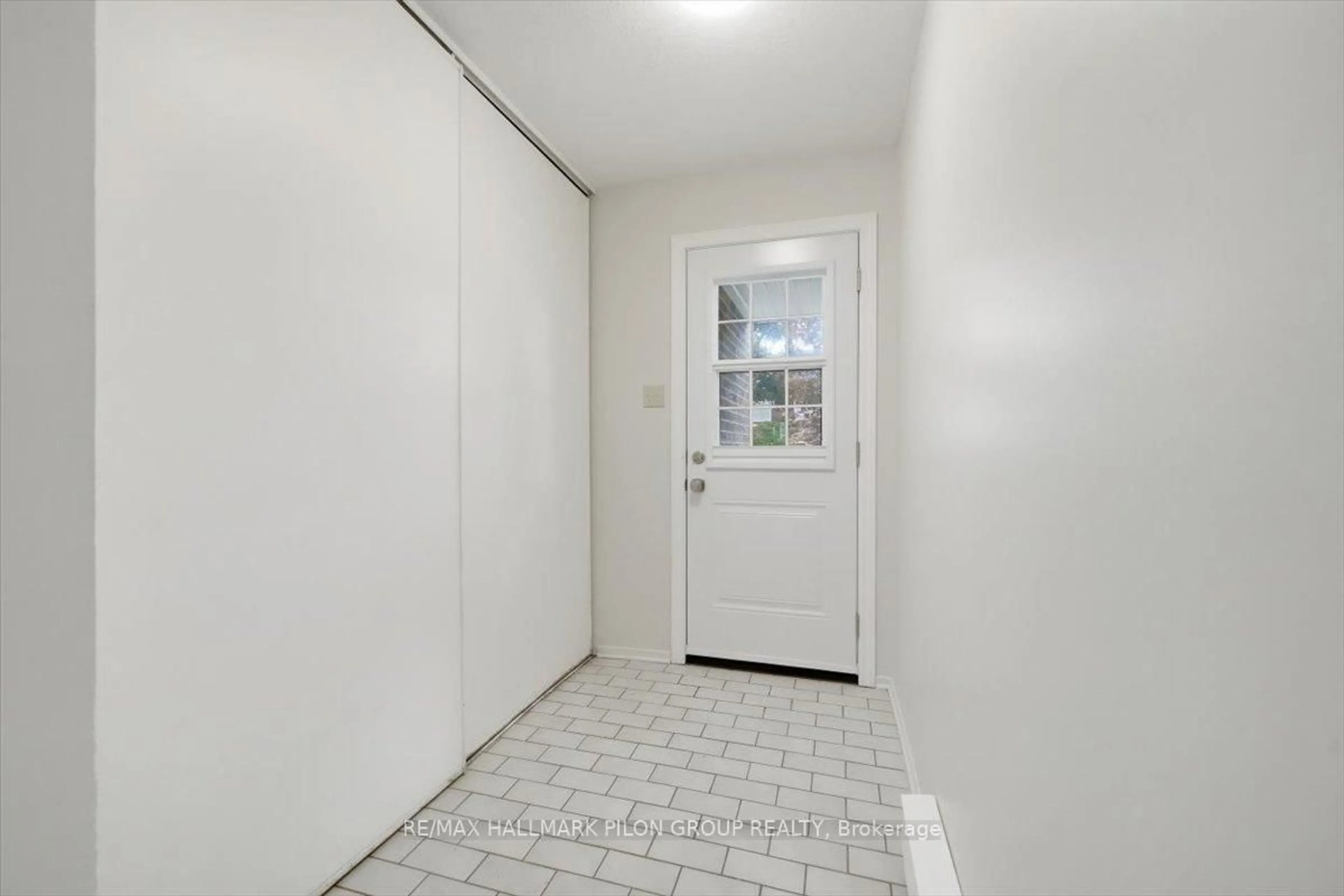 Indoor entryway for 85 Findlay Ave #A, Carleton Place Ontario K7C 4G7