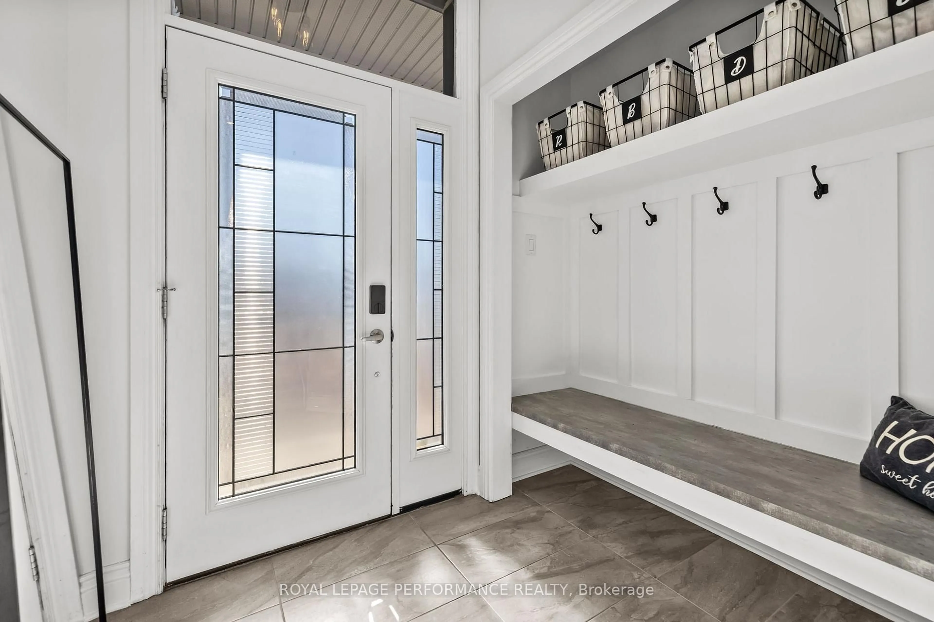 Indoor entryway for 279 Belfort St, Russell Ontario K0A 1W0