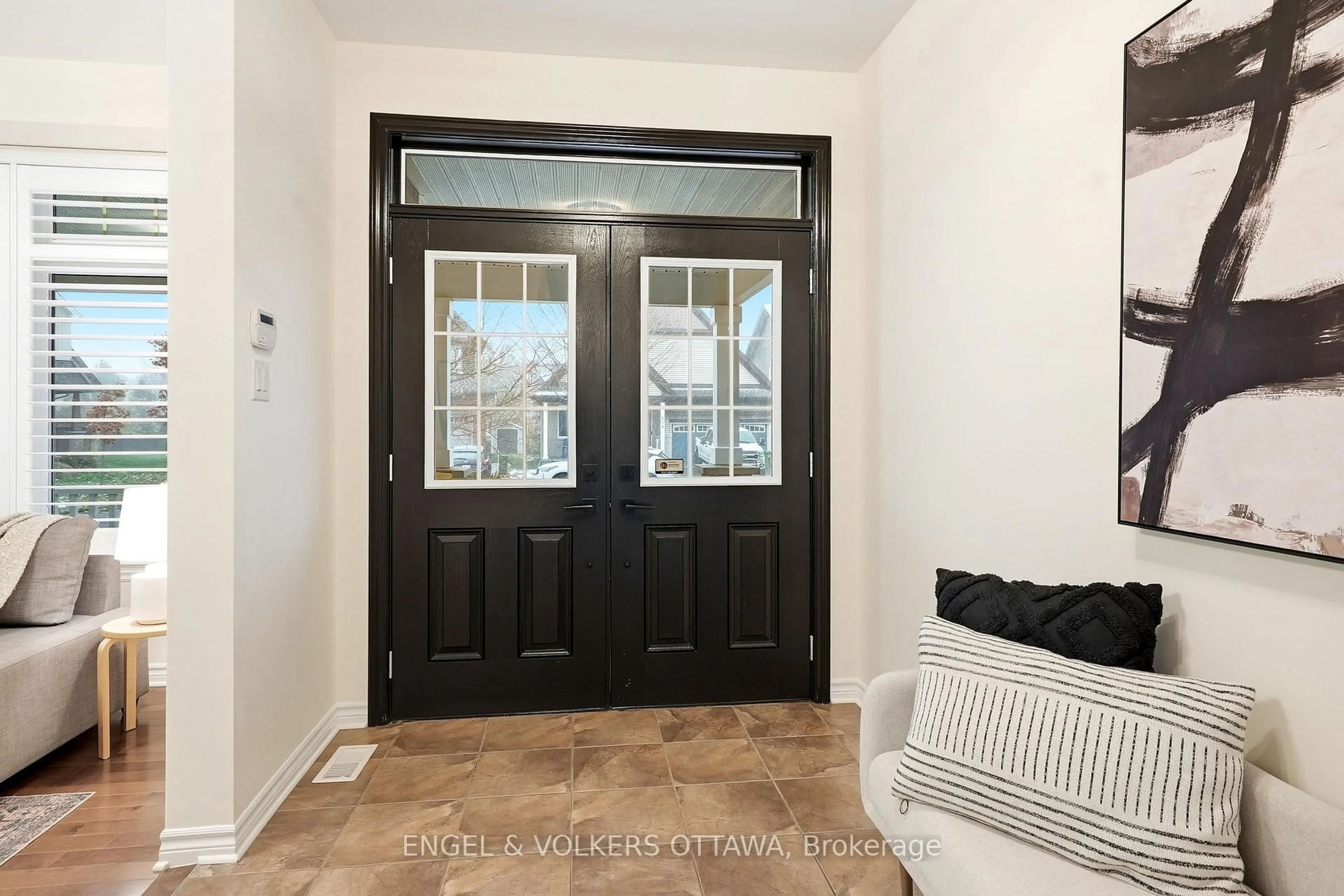 Indoor entryway for 517 Golden Sedge Way, Ottawa Ontario K1T 0G3