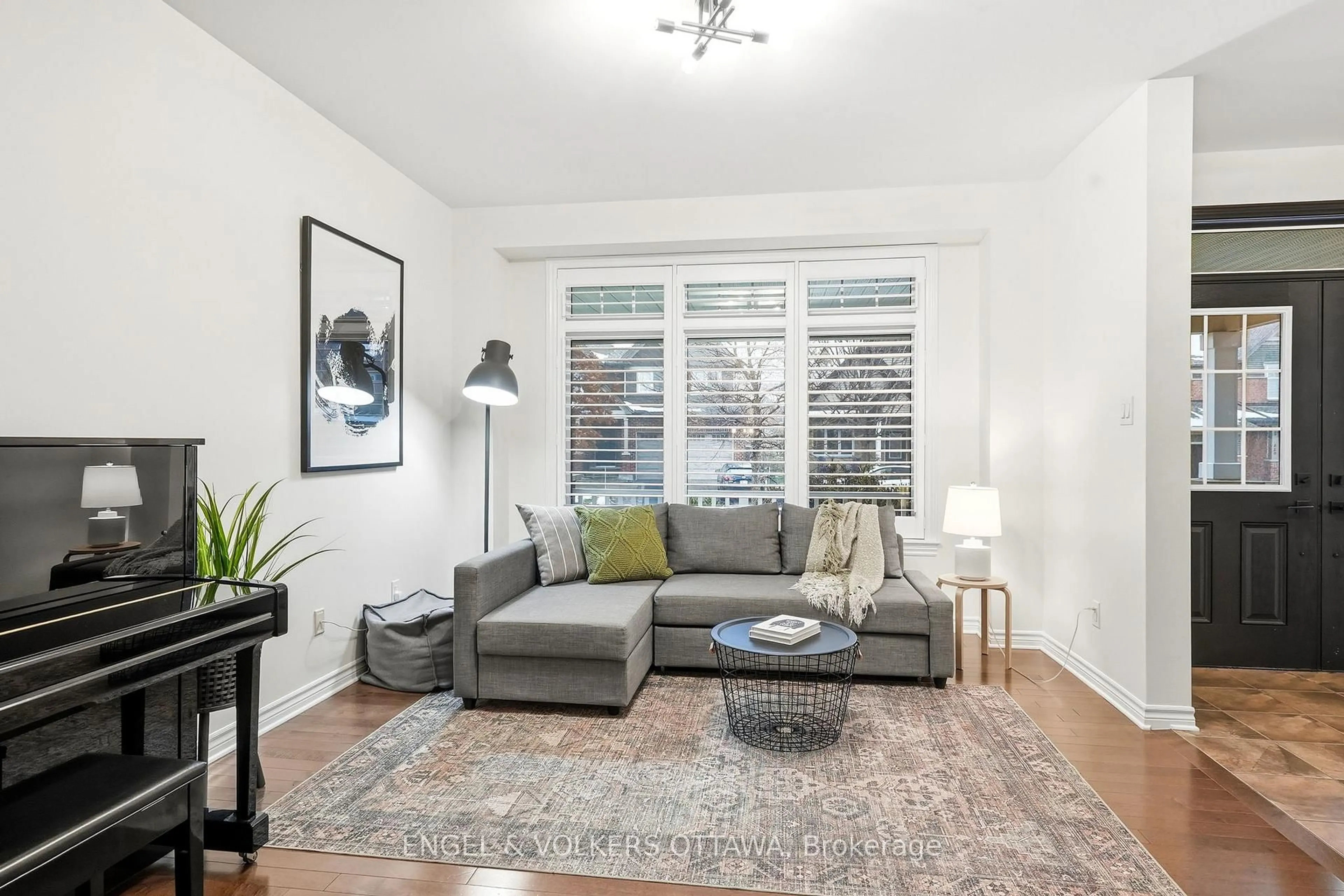 Living room with furniture, unknown for 517 Golden Sedge Way, Ottawa Ontario K1T 0G3