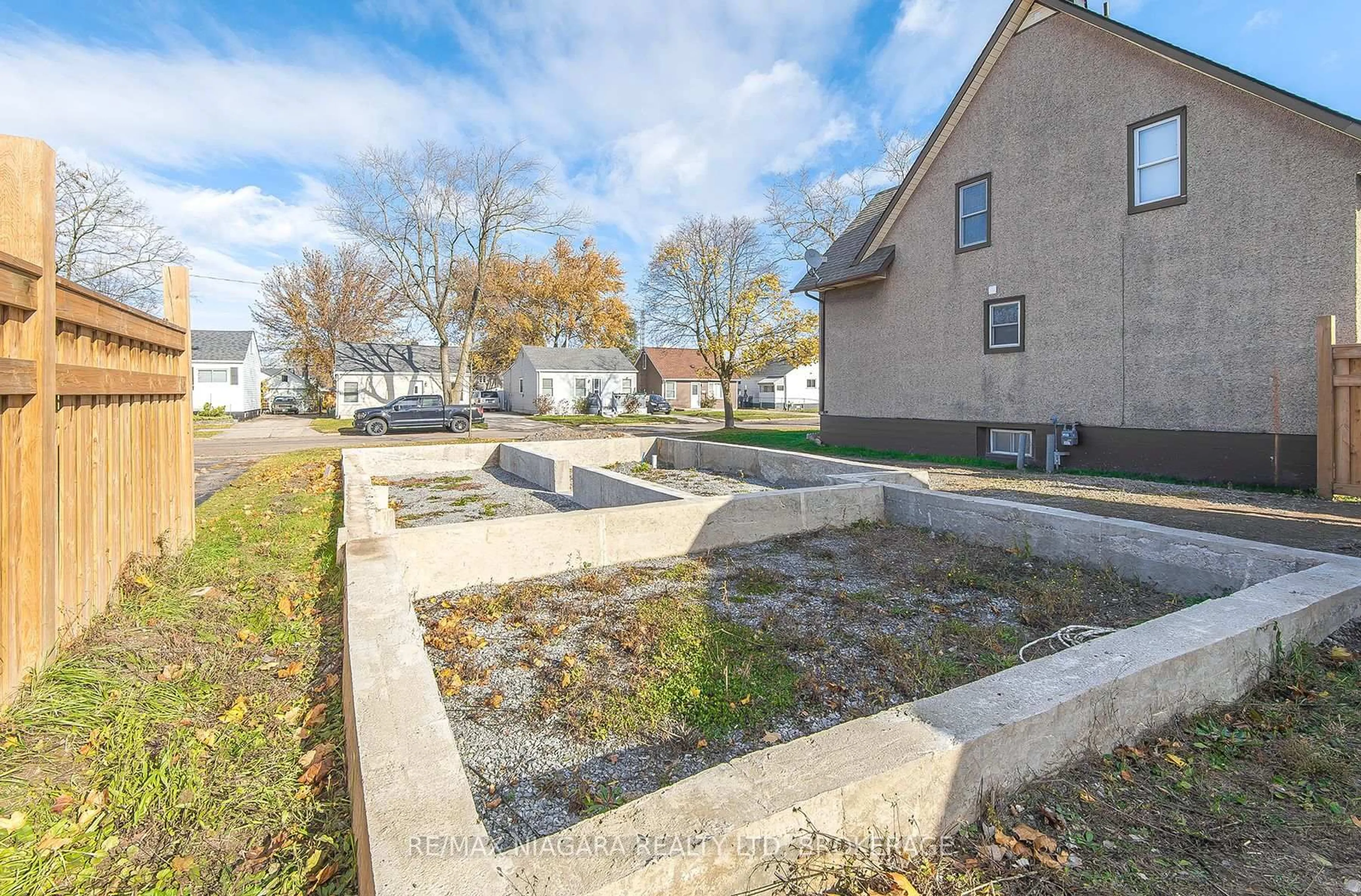 Unknown for 397 Gatfield Ave, Welland Ontario L3B 5B1