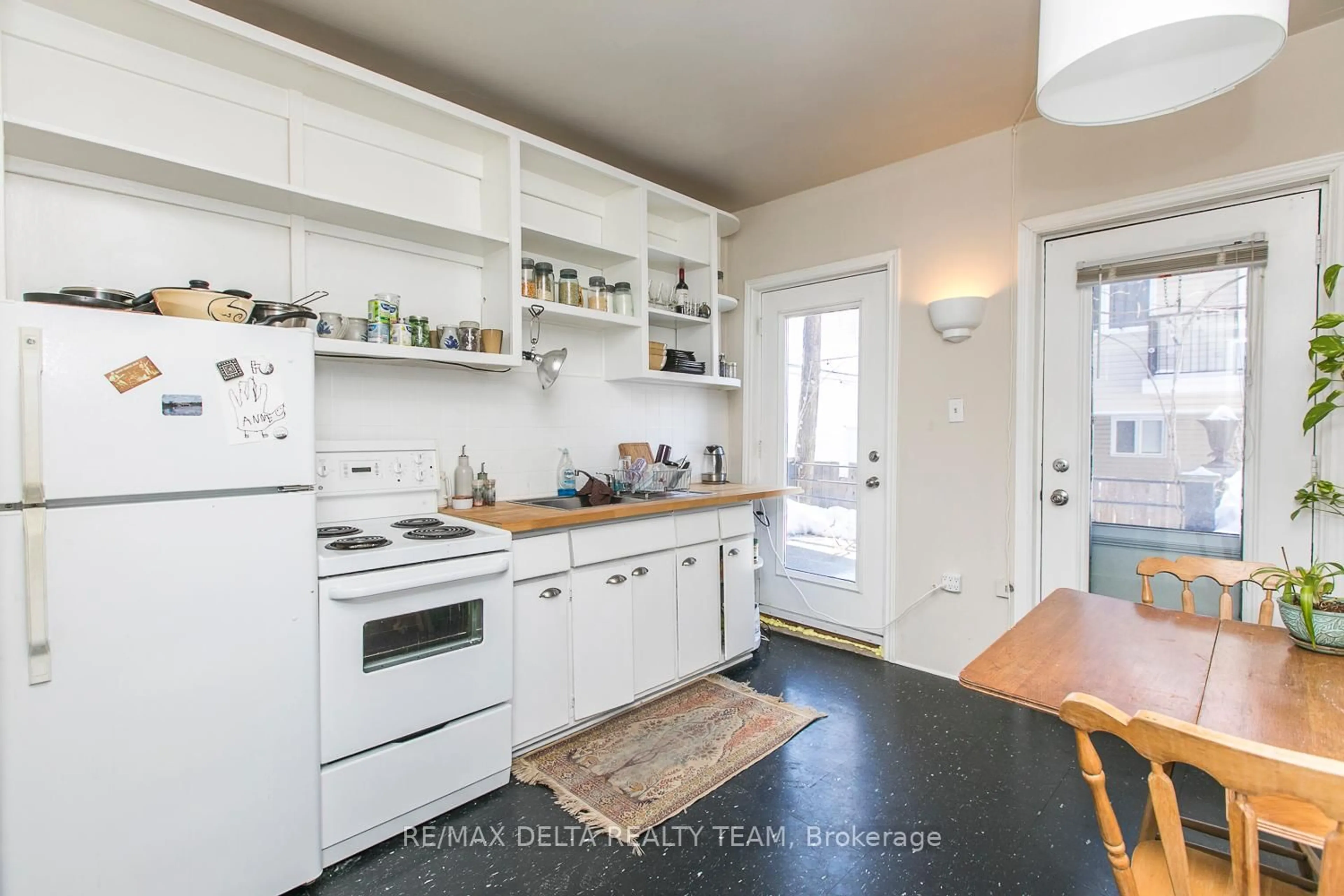 Open concept kitchen, unknown for 27 Perkins St, Ottawa Ontario K1R 7G4