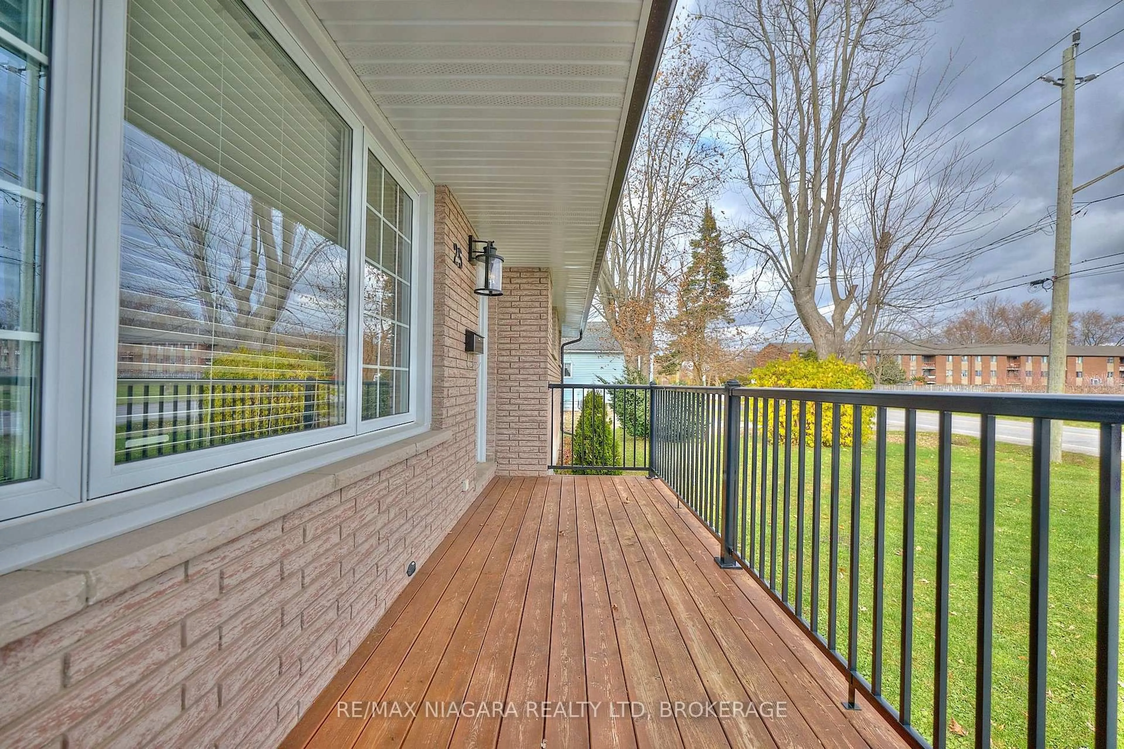 Patio, water/lake/river/ocean view for 25 Rice Rd, Welland Ontario L3C 2V4