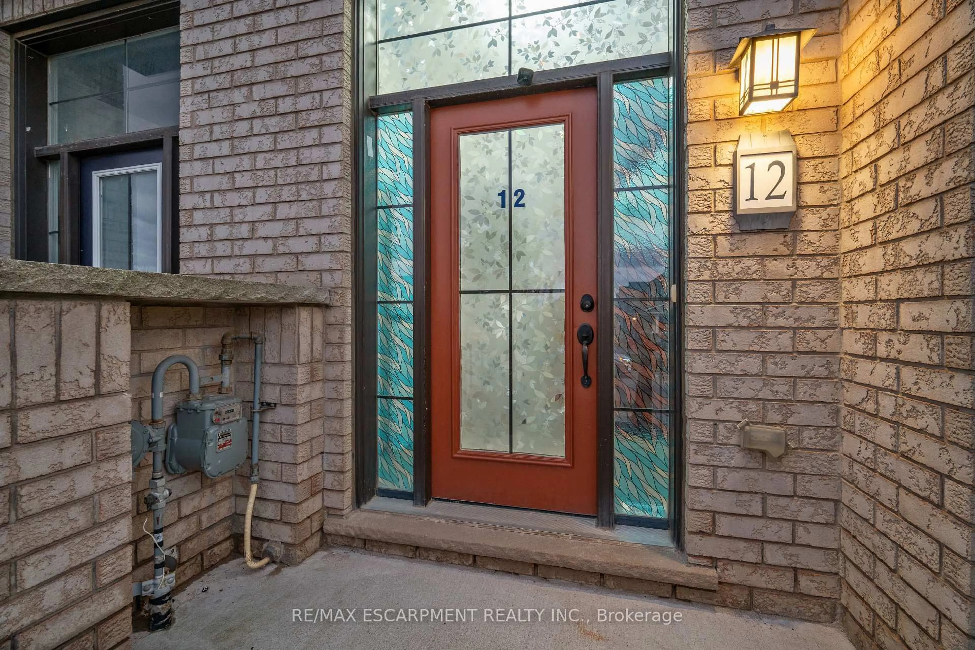 Indoor entryway for 12 Crafter Cres, Hamilton Ontario L8J 0H6