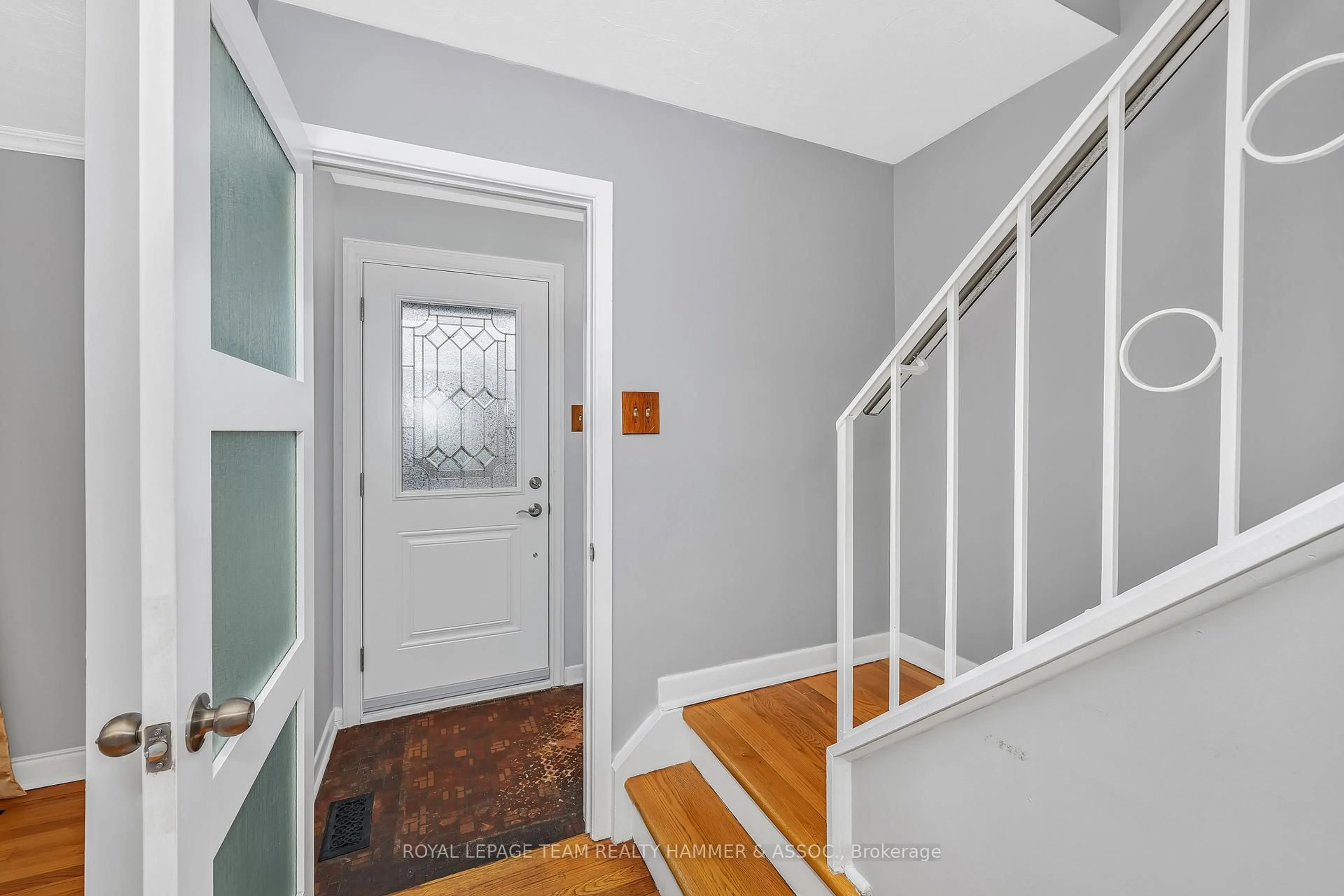 Indoor entryway for 345 Poulin Ave, Ottawa Ontario K2B 5T9