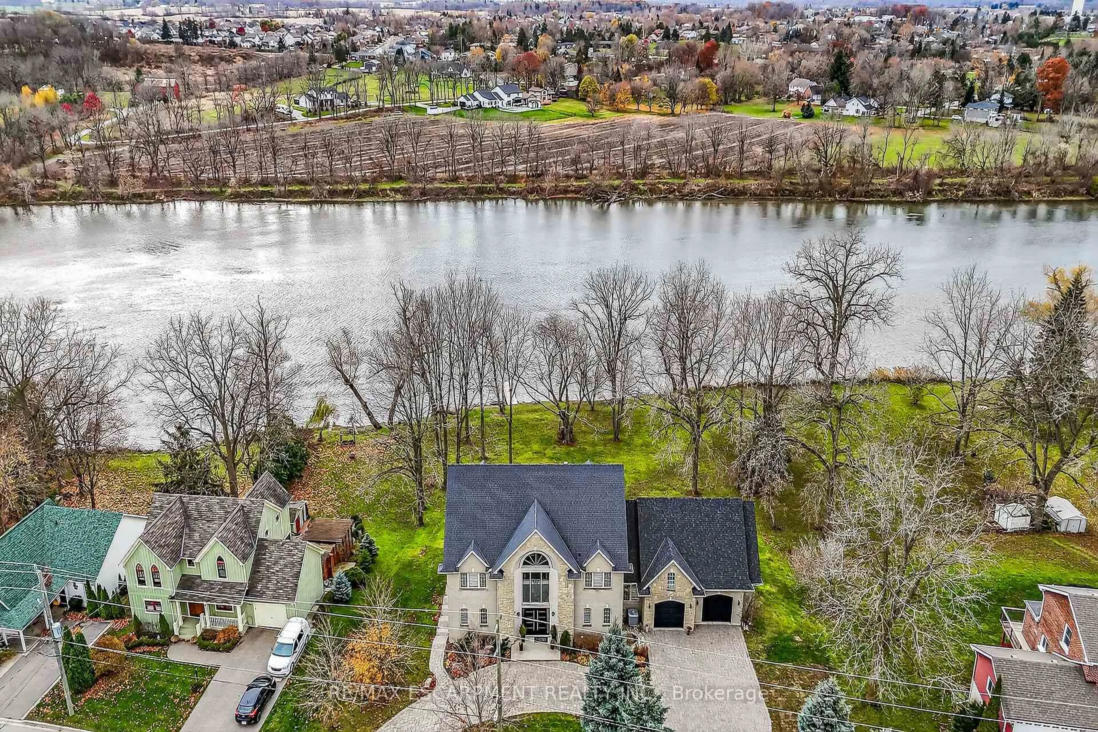 A pic from outside/outdoor area/front of a property/back of a property/a pic from drone, water/lake/river/ocean view for 397 Caithness St, Haldimand Ontario N3W 1C8