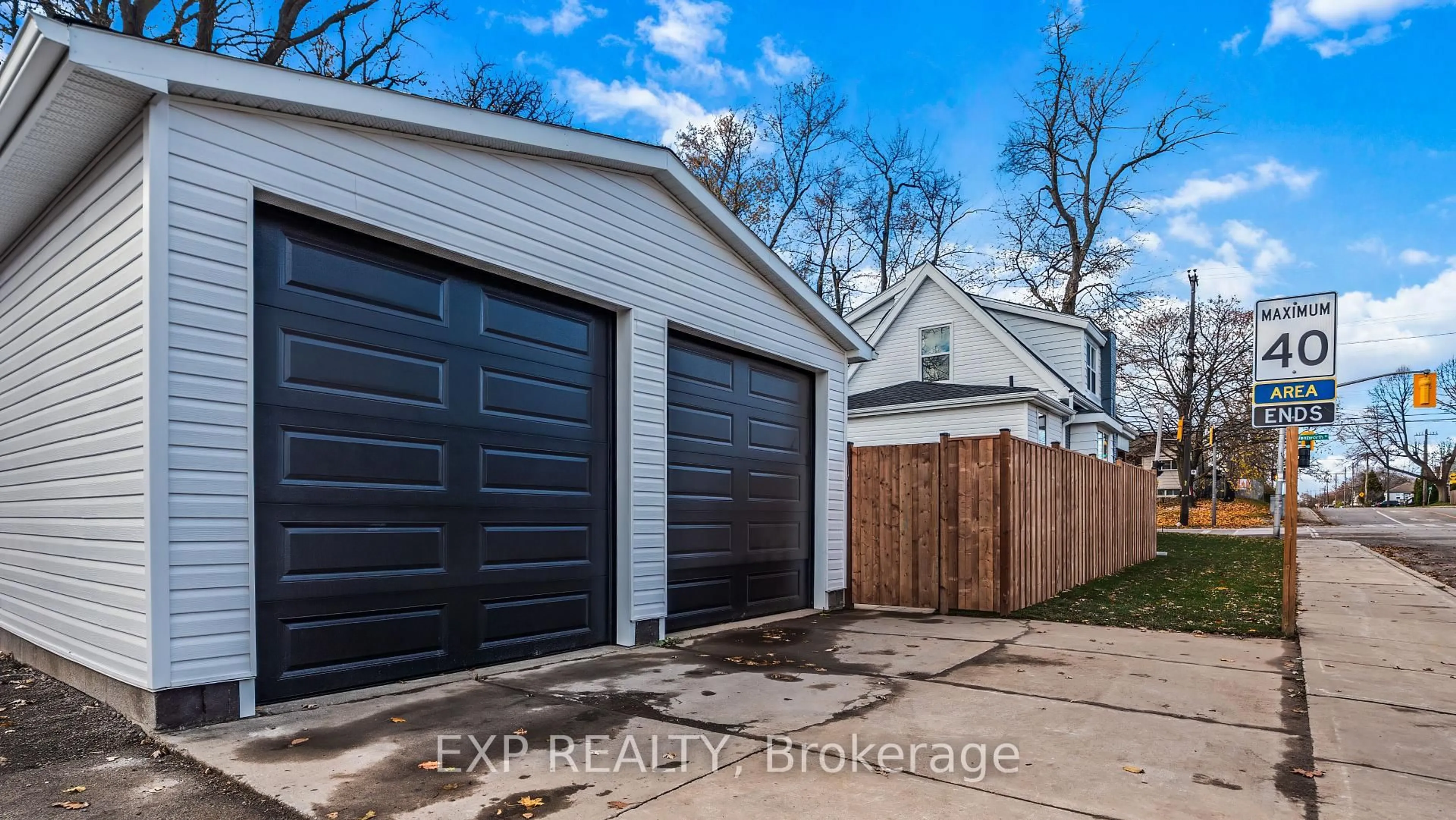 Indoor garage for 491 Upper Wentworth St, Hamilton Ontario L9A 4T8