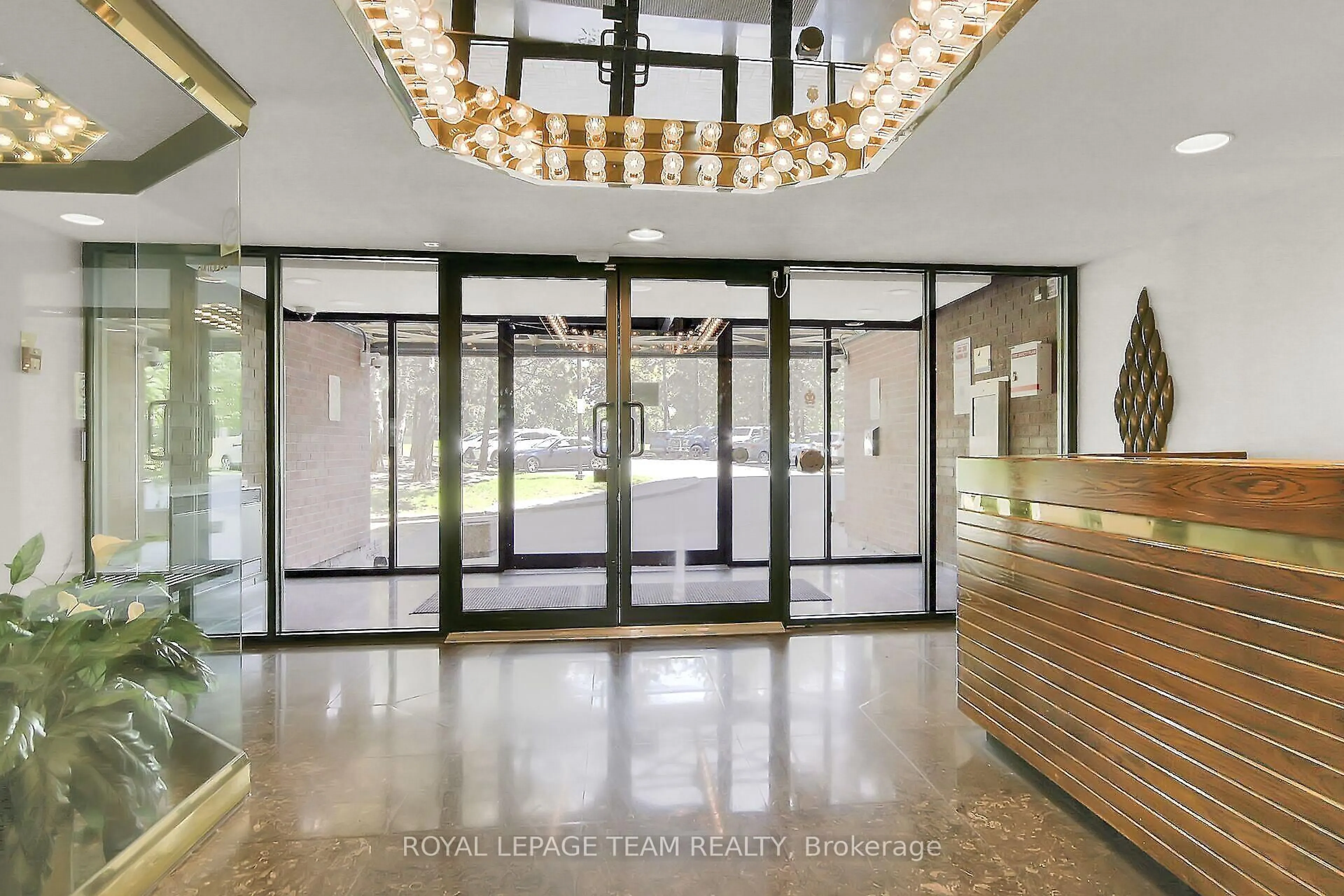 Indoor foyer for 2871 Richmond Rd #1708, Ottawa Ontario K2B 8M5