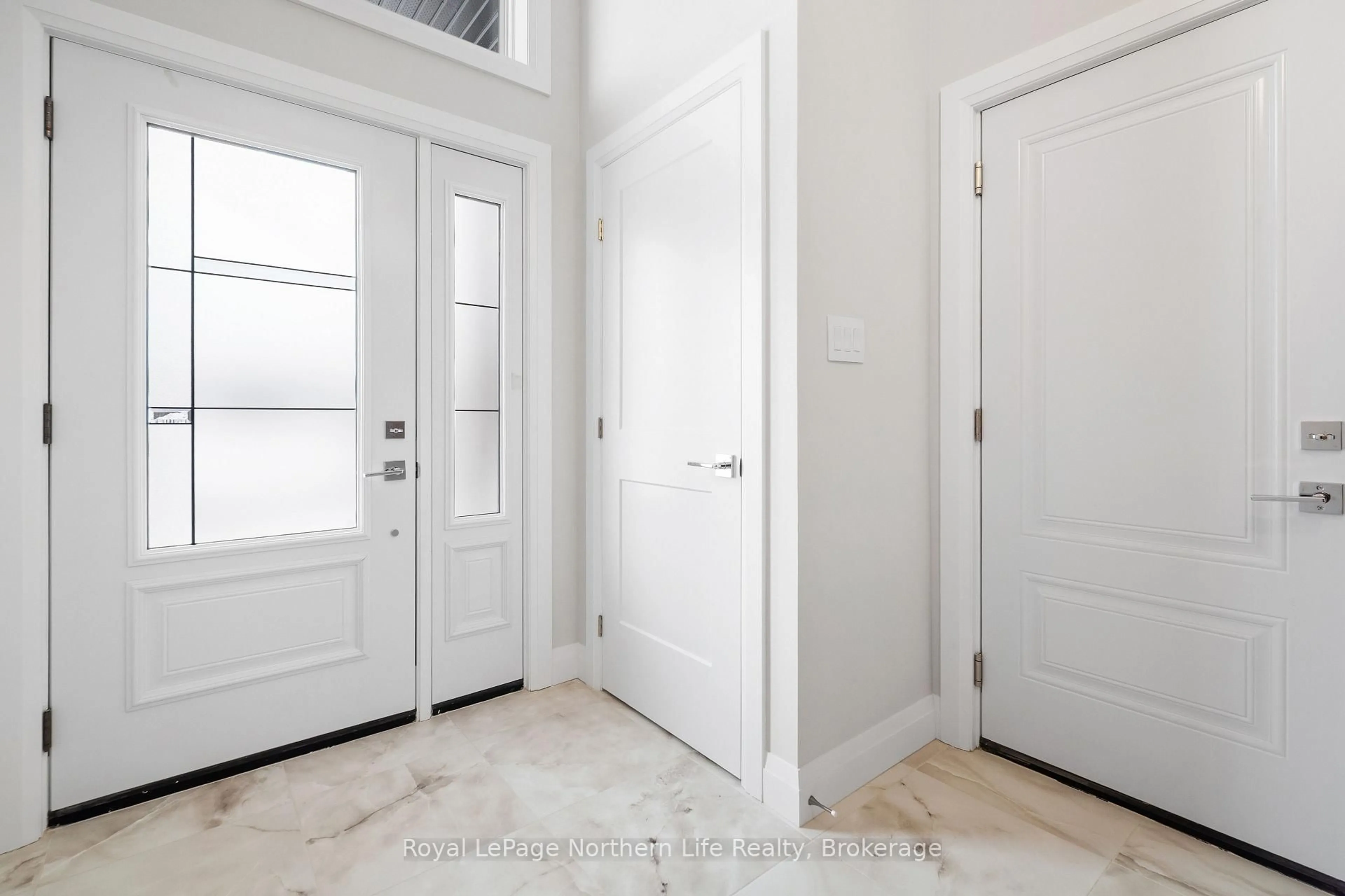 Indoor entryway for 134 Andrew Ave, North Bay Ontario P1B 0G8
