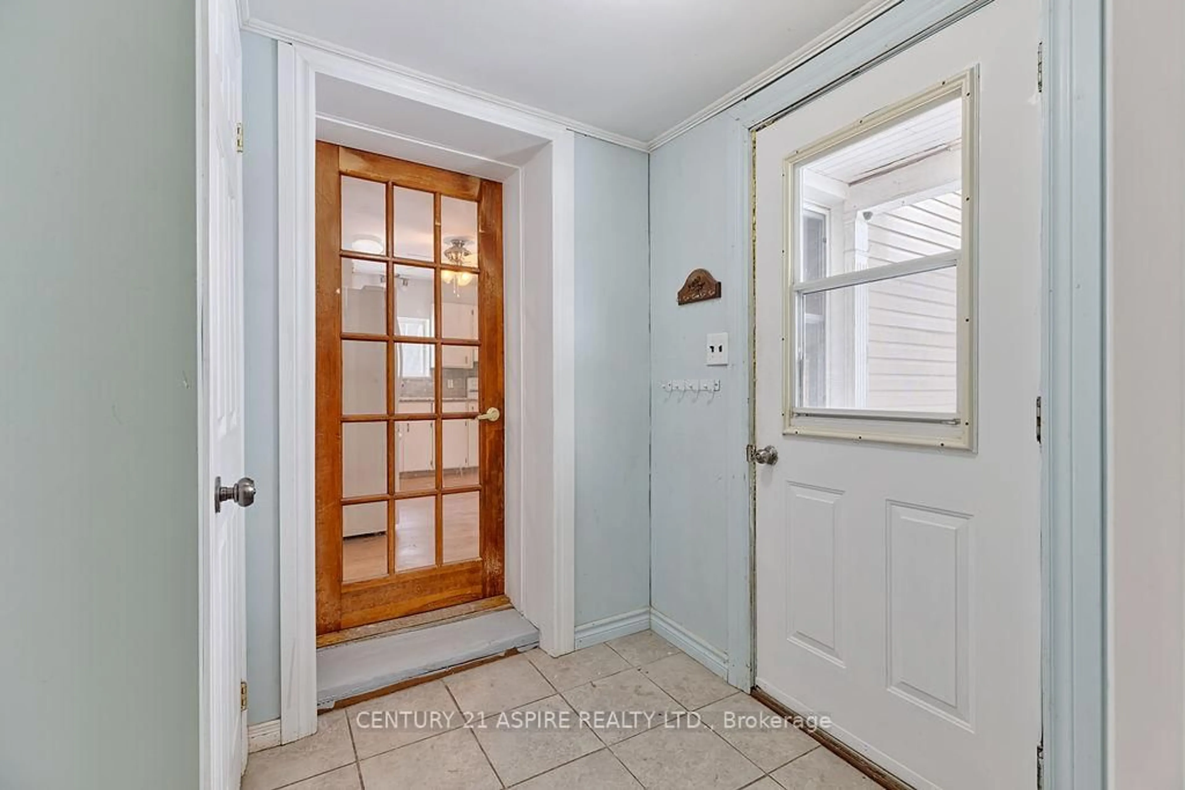 Indoor entryway for 75 Bonnechere St St, Eganville Ontario K0J 1T0