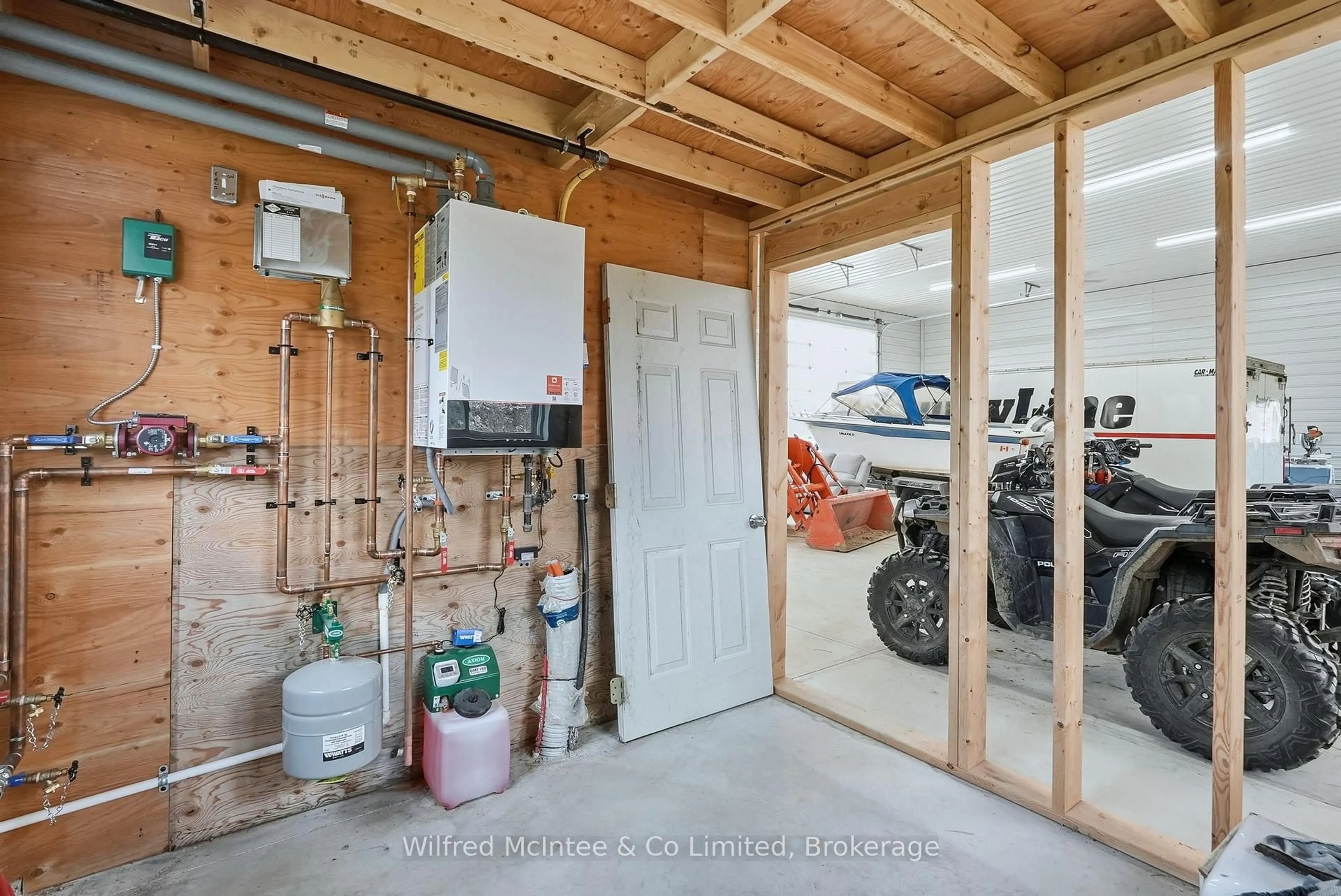 Indoor garage for 315225 Hwy 6, Chatsworth Ontario N0H 2V0