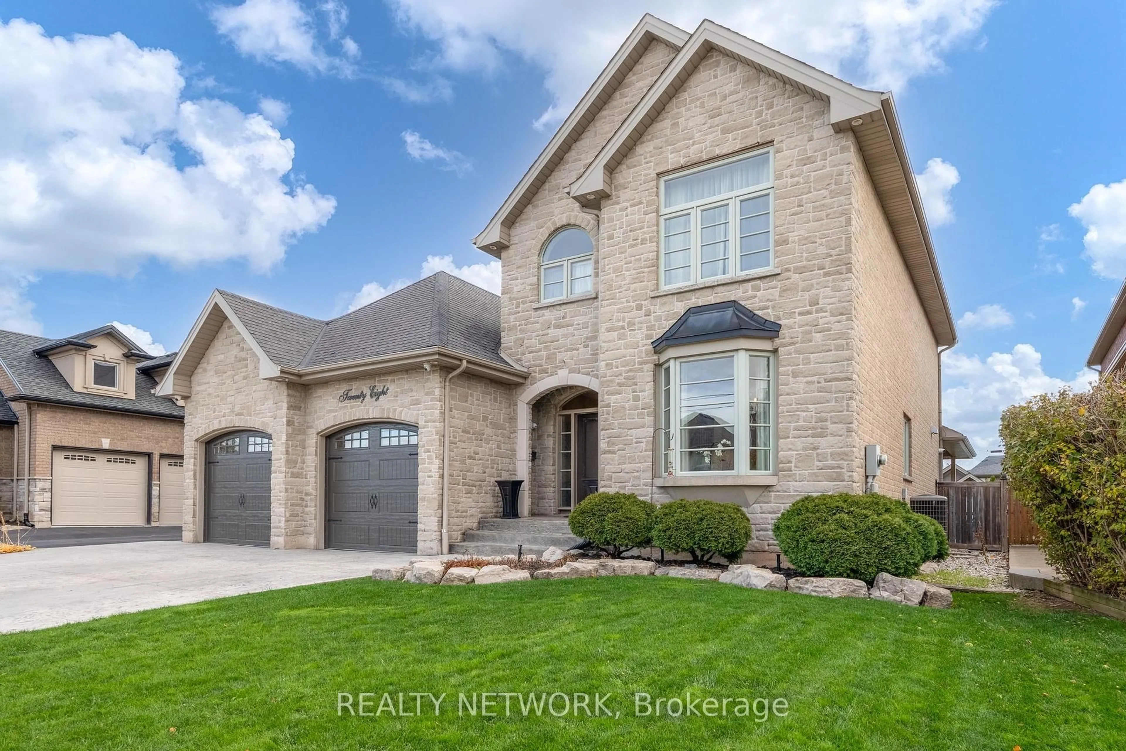 Home with brick exterior material, street for 28 Southmeadow Cres, Hamilton Ontario L8G 3E5