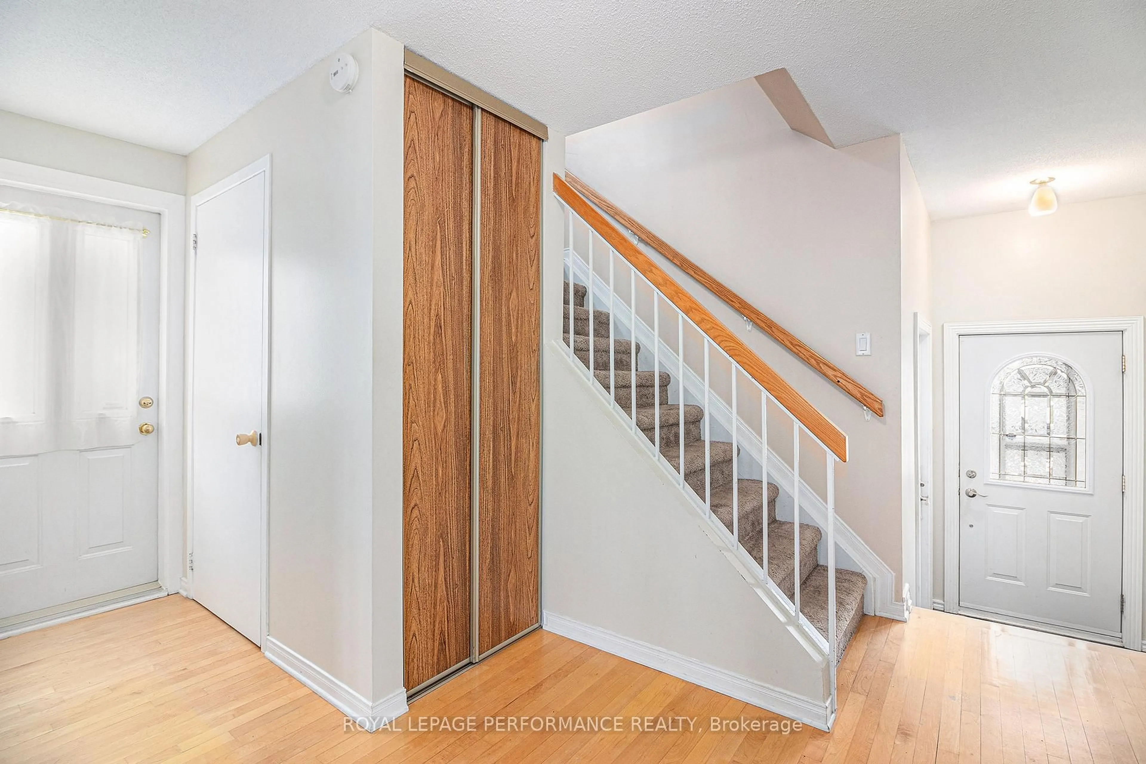 Unknown for 1642 Prestwick Dr, Orleans Ontario K1E 2Y1