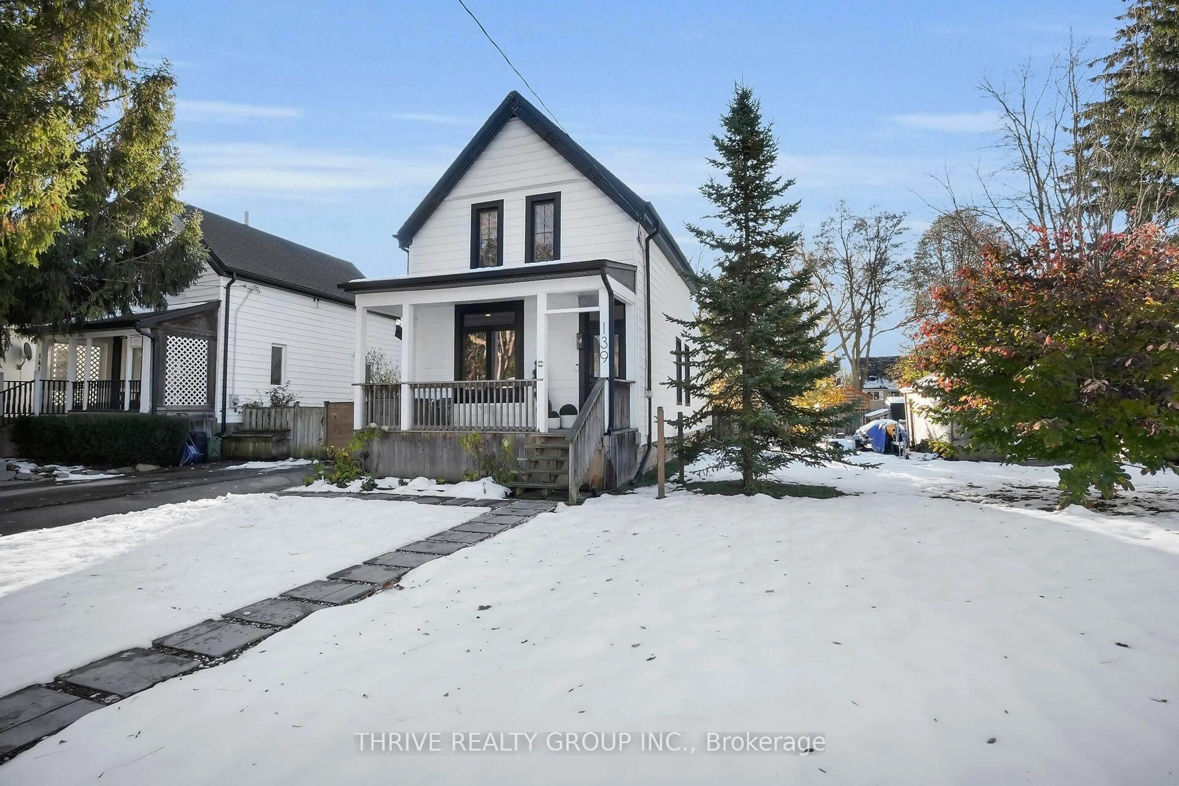 A pic from outside/outdoor area/front of a property/back of a property/a pic from drone, street for 139 Walnut St, London North Ontario N6H 1A5