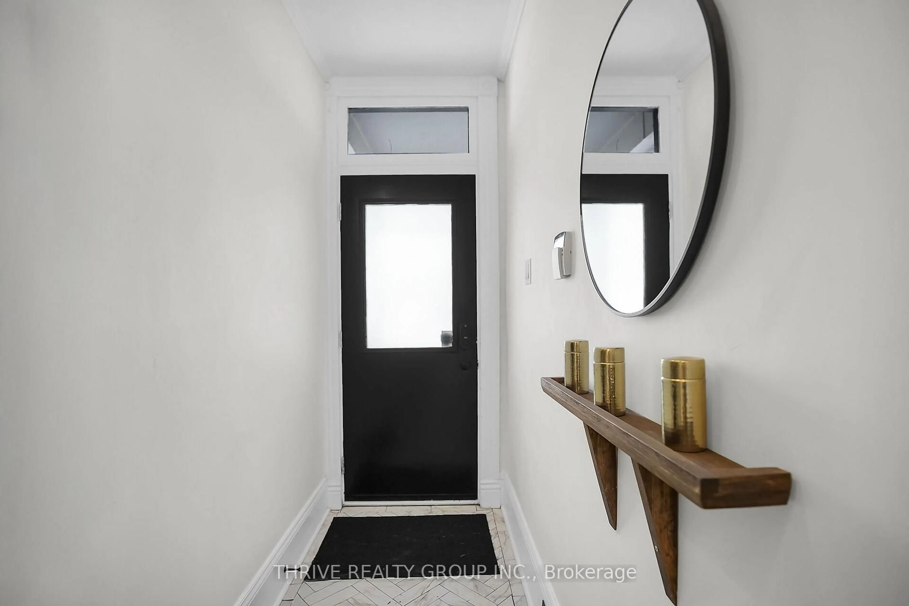 Indoor entryway for 139 Walnut St, London North Ontario N6H 1A5