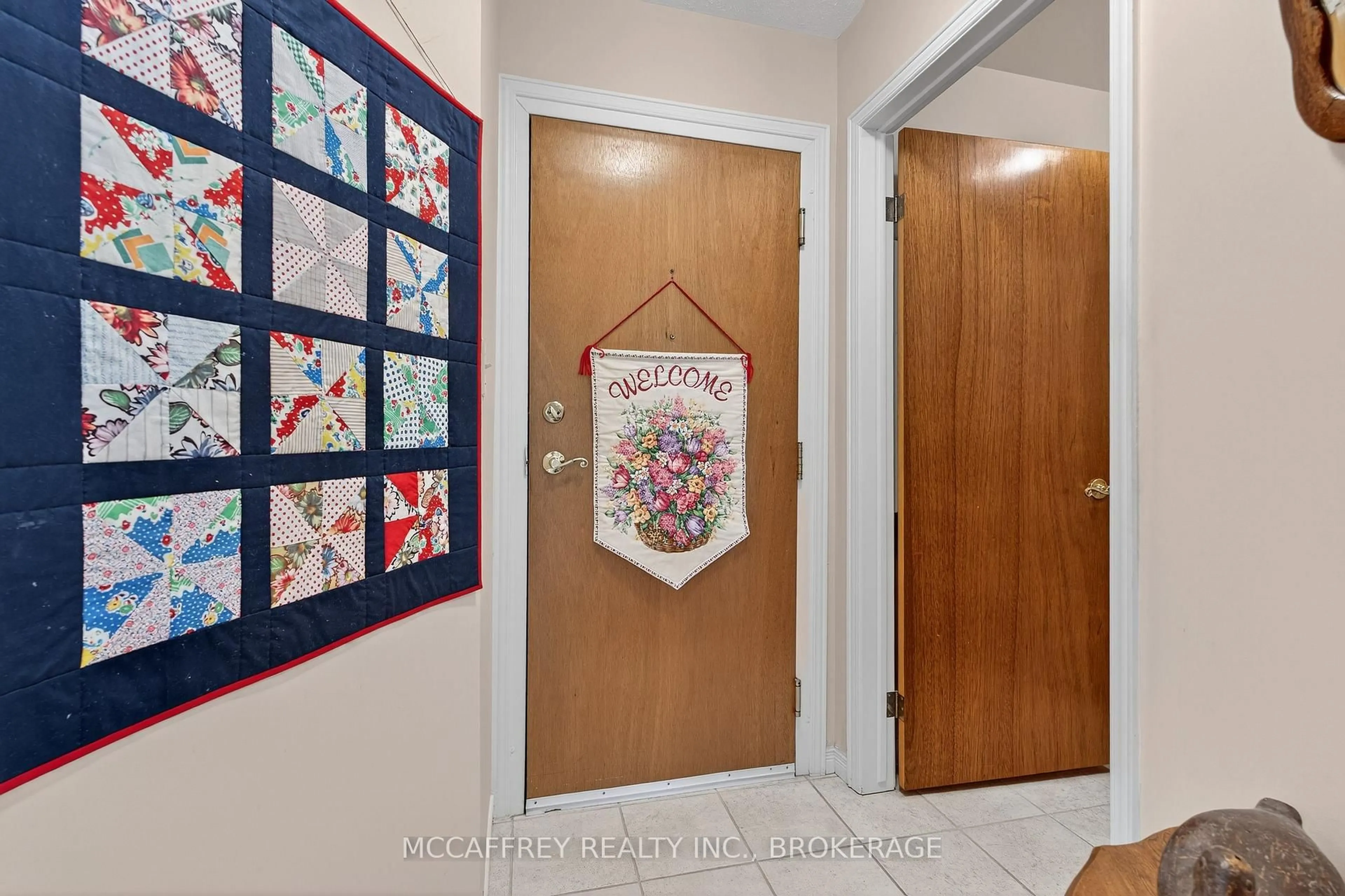 Indoor entryway for 11 Centre St #103, Greater Napanee Ontario K7R 3X3