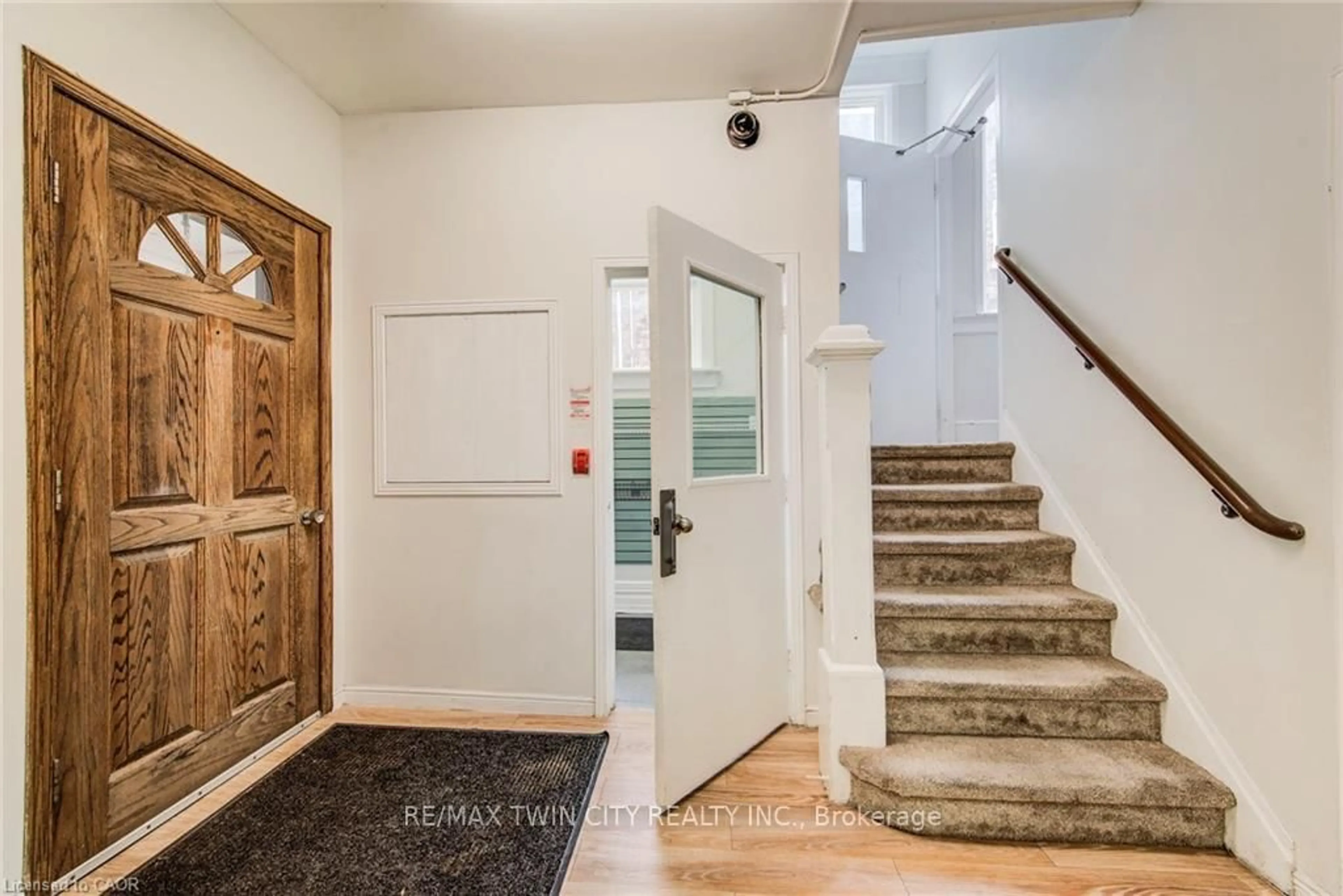 Indoor entryway for 19 Schneider Ave, Kitchener Ontario N2G 1K7