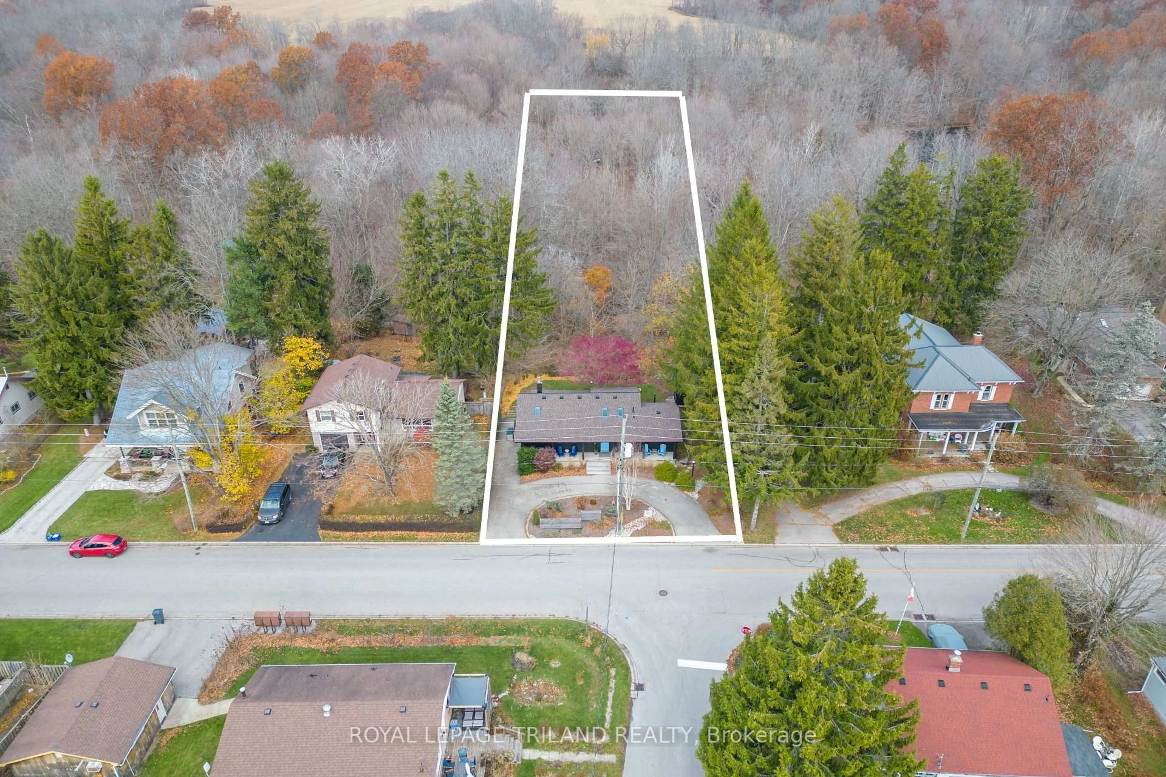 A pic from outside/outdoor area/front of a property/back of a property/a pic from drone, street for 495 George St, Central Elgin Ontario N5L 1H1