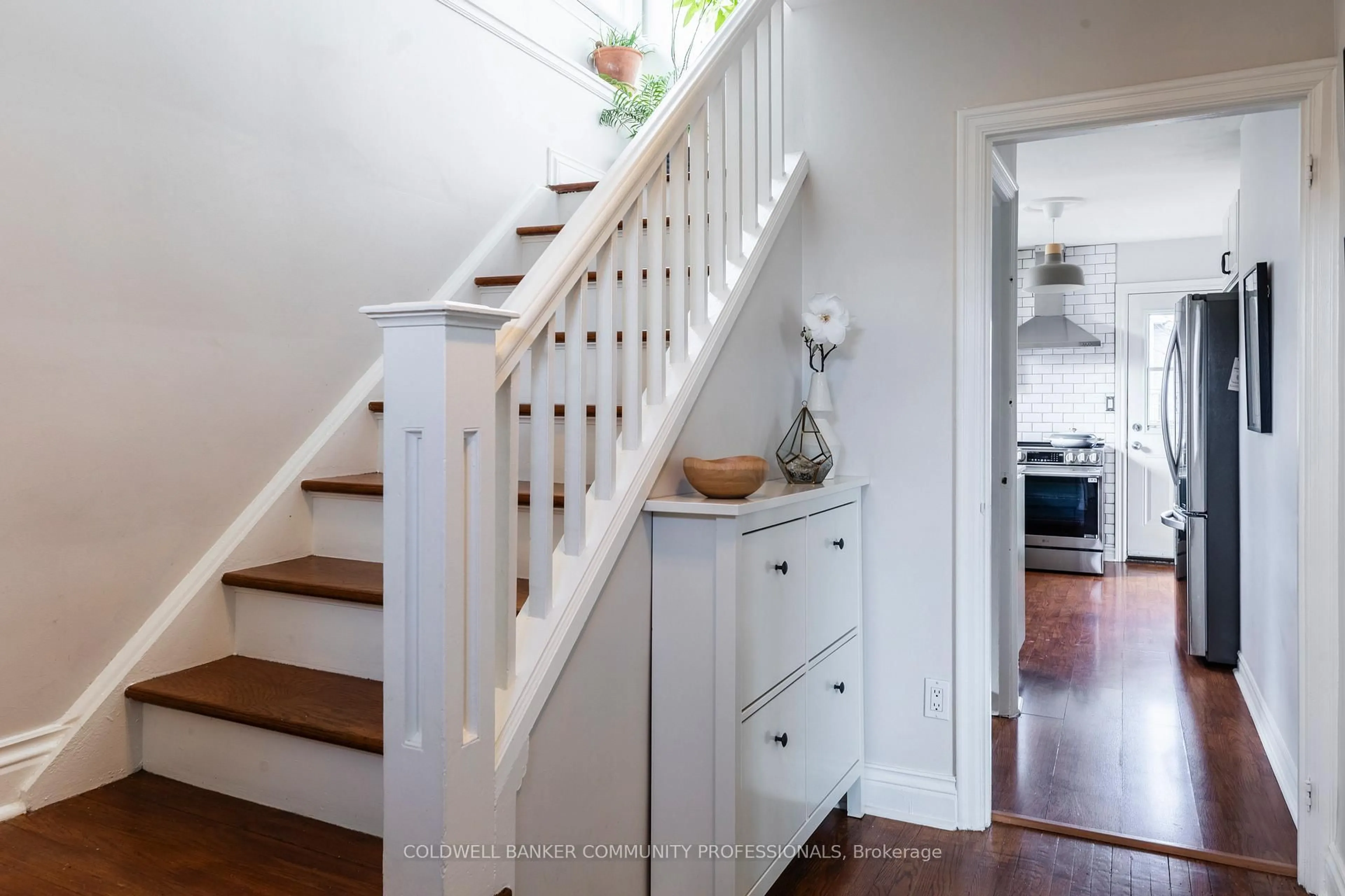 Stairs for 62 Cloverdale Ave, Hamilton Ontario L8K 4M1