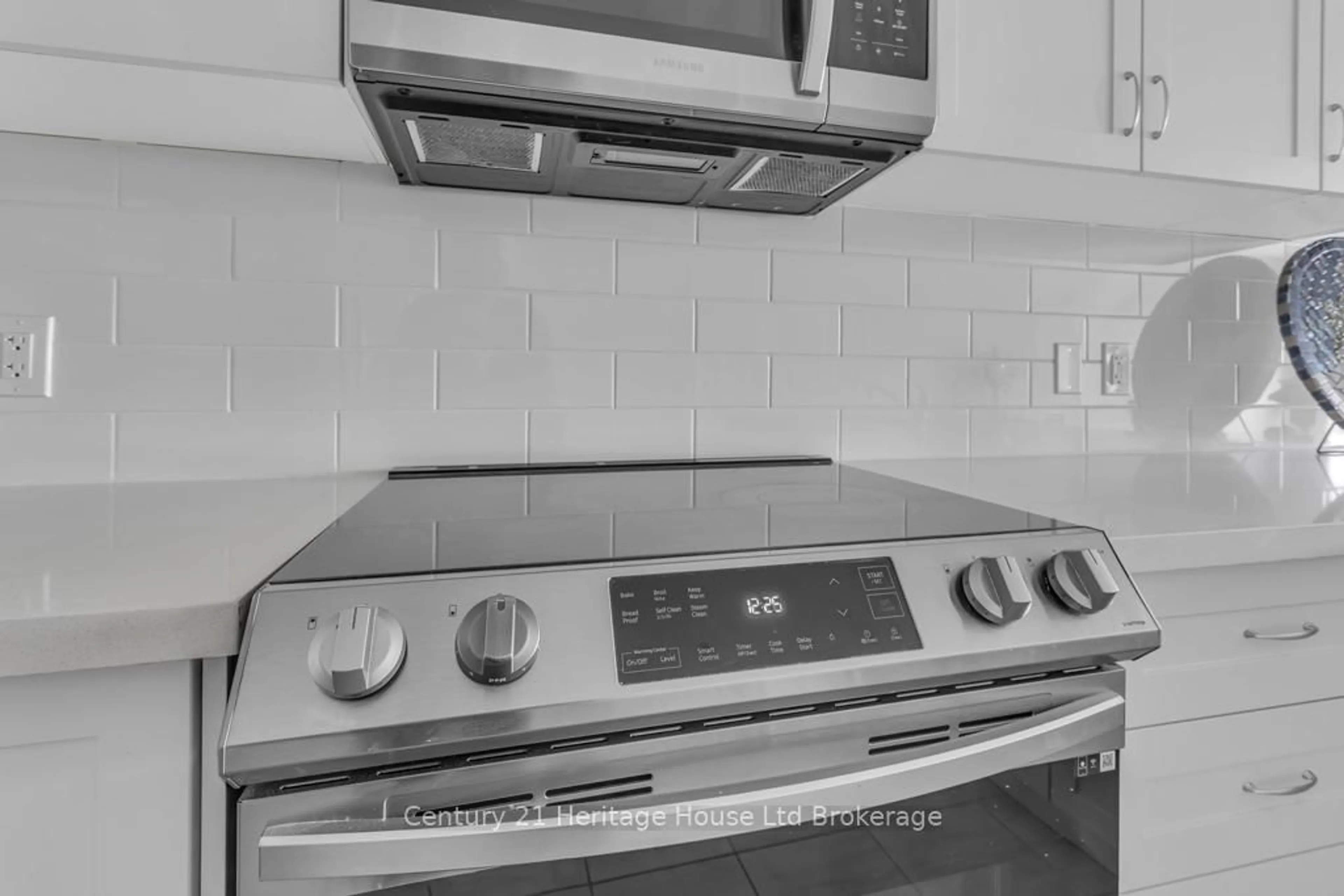 Standard kitchen, ceramic/tile floor for 30 Seaton Cres, Tillsonburg Ontario N4G 0J8