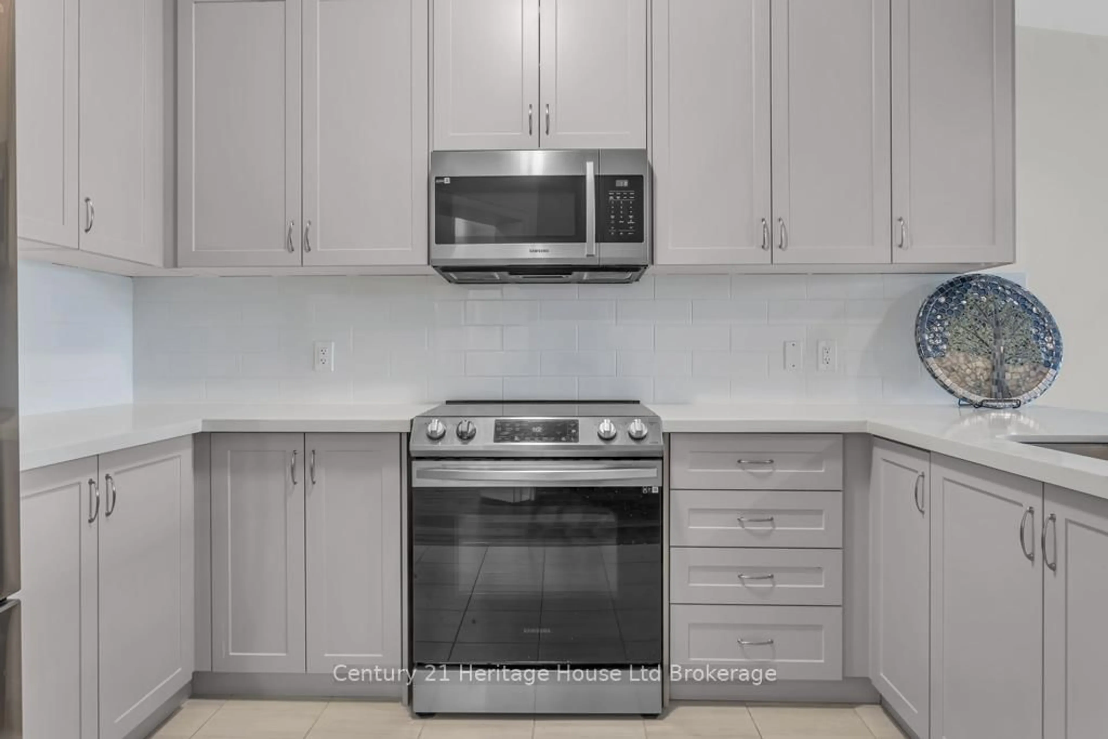 Standard kitchen, unknown for 30 Seaton Cres, Tillsonburg Ontario N4G 0J8