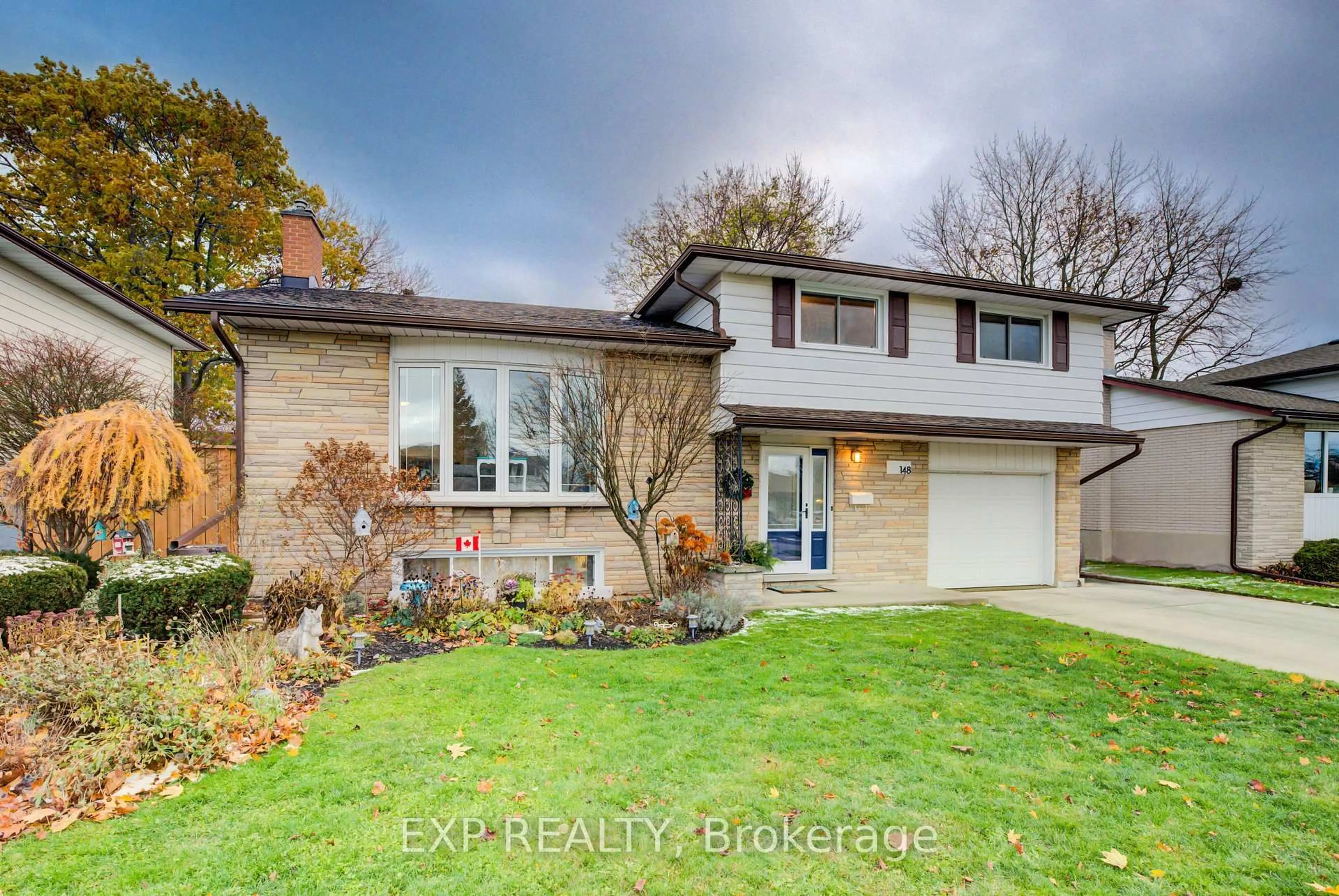 Home with vinyl exterior material, street for 148 Strathcona Cres, Kitchener Ontario N2B 2W9