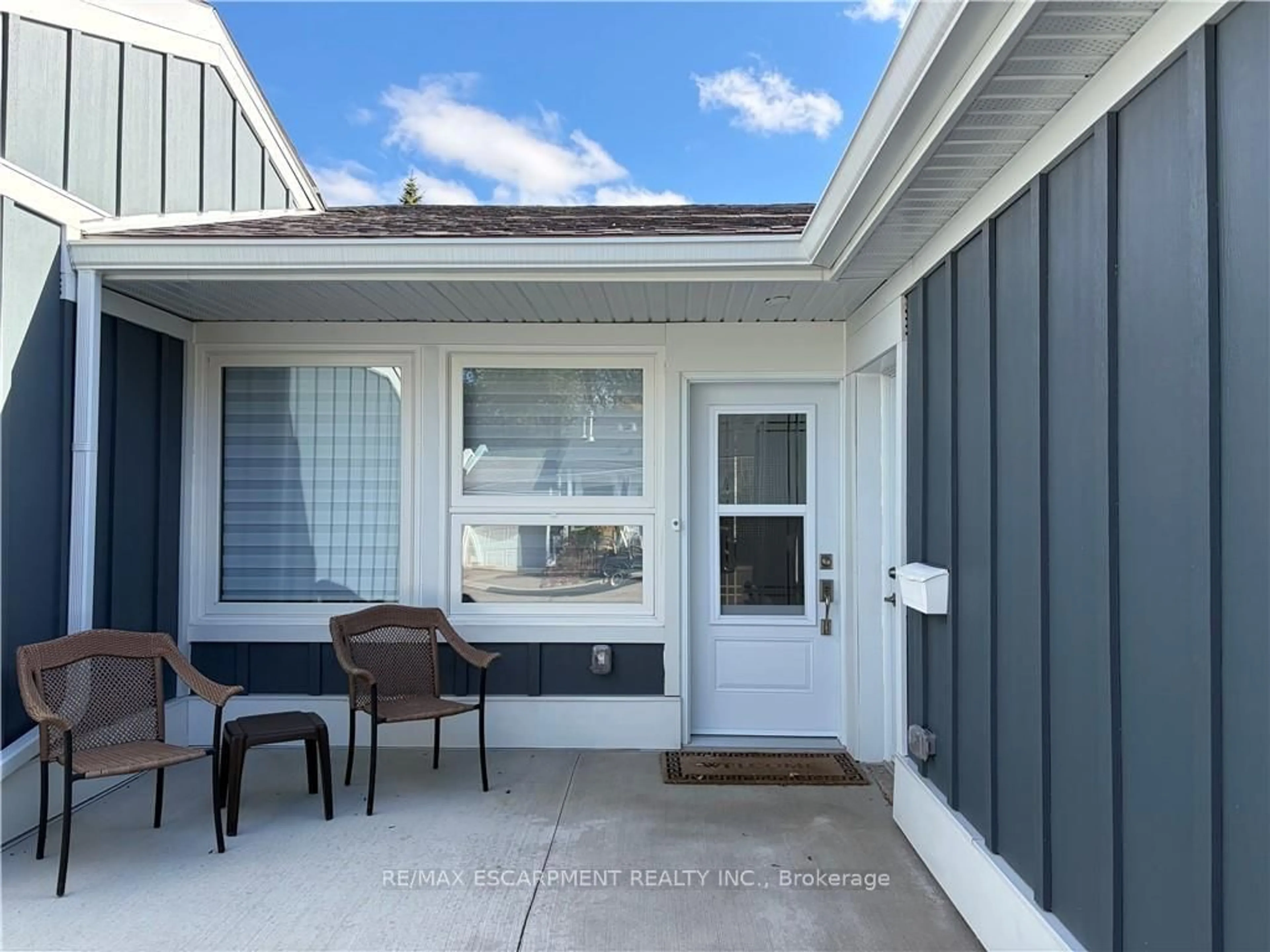 Home with vinyl exterior material, street for 59 SZOLLOSY Circ, Hamilton Ontario L9B 1T8