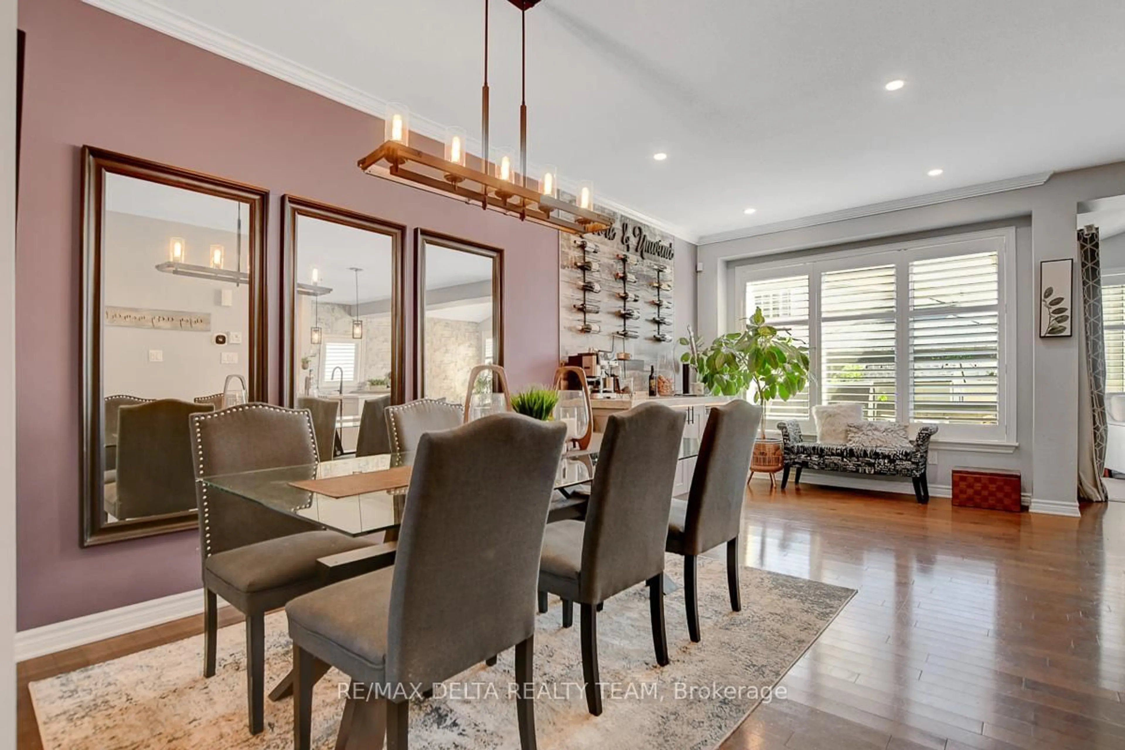 Dining room, wood/laminate floor for 1916 Montmere Ave, Ottawa Ontario K4A 0E7