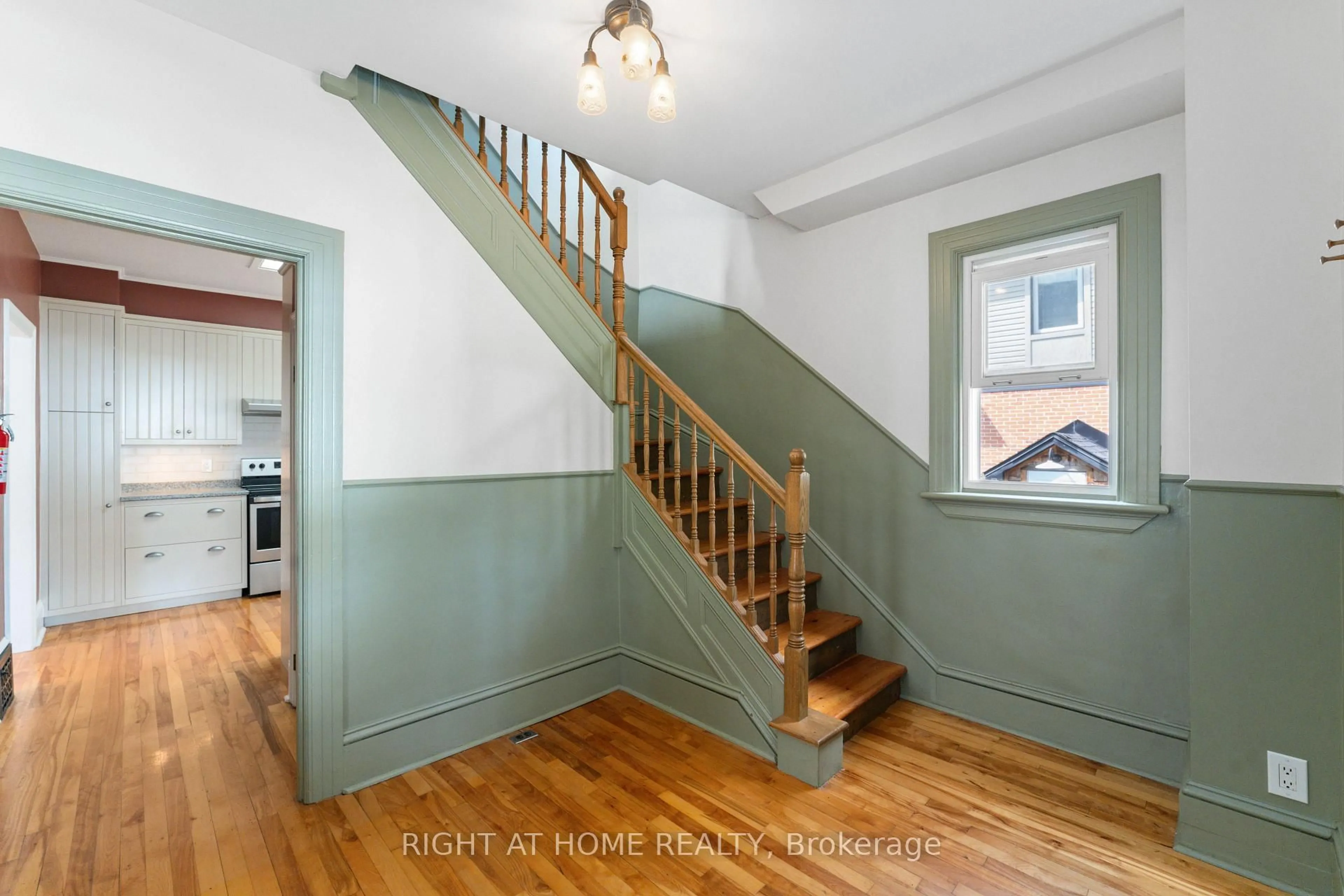 Unknown for 284 Churchill Ave, Ottawa Ontario K1Z 5B6