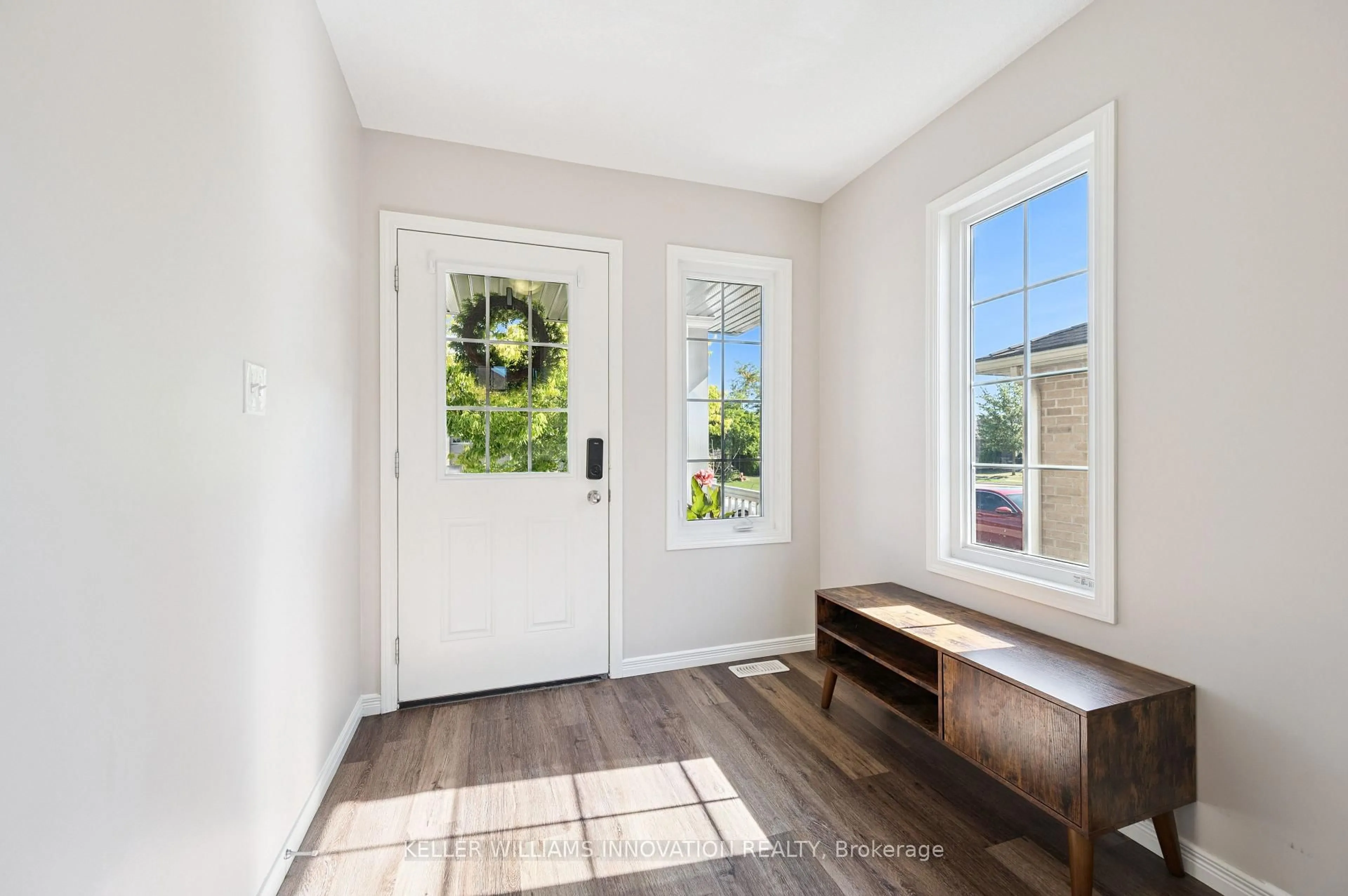 Indoor entryway for 665 Albert Ave, North Perth Ontario N4W 0A1