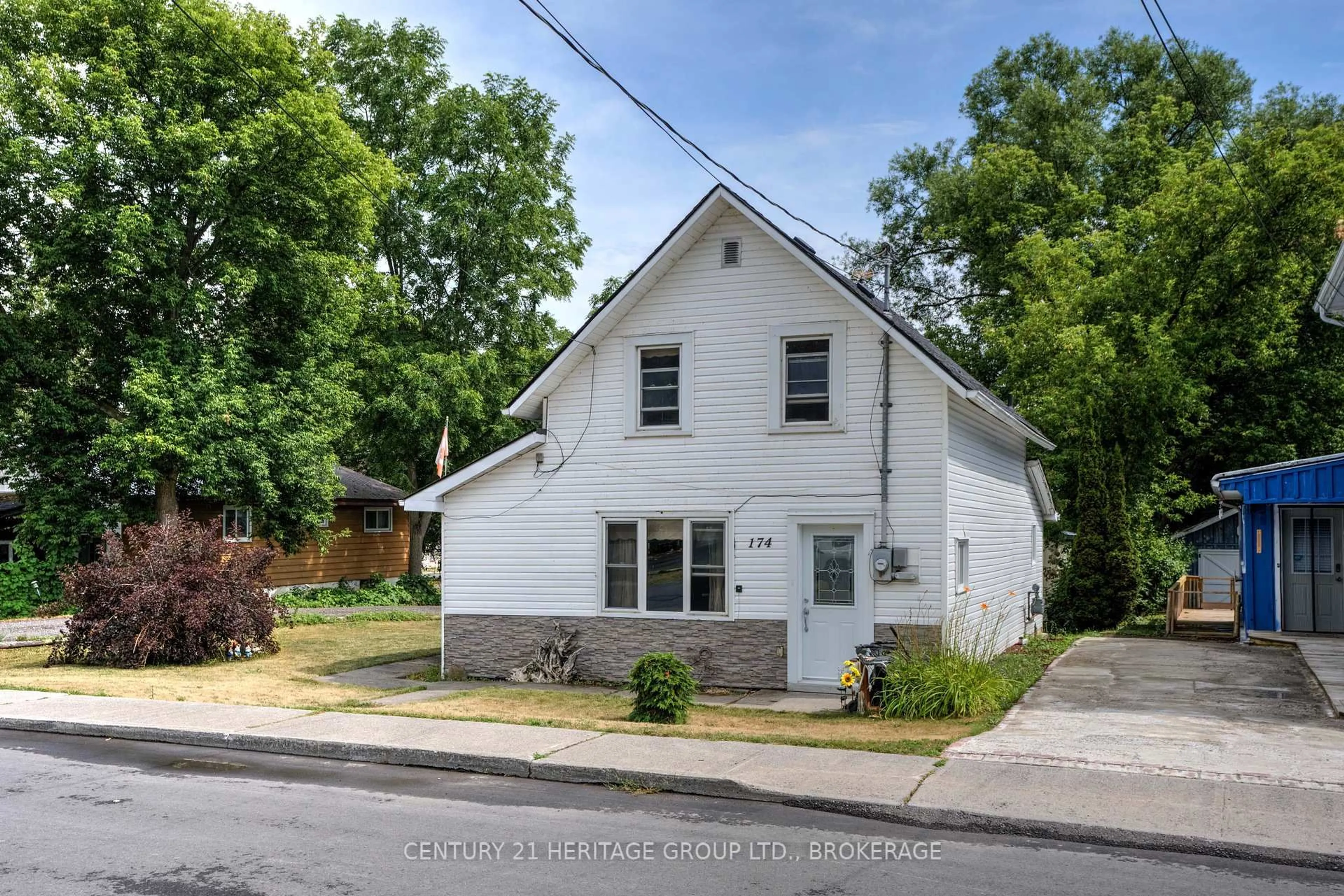 A pic from outside/outdoor area/front of a property/back of a property/a pic from drone, street for 174 Thomas St, Deseronto Ontario K0K 1X0