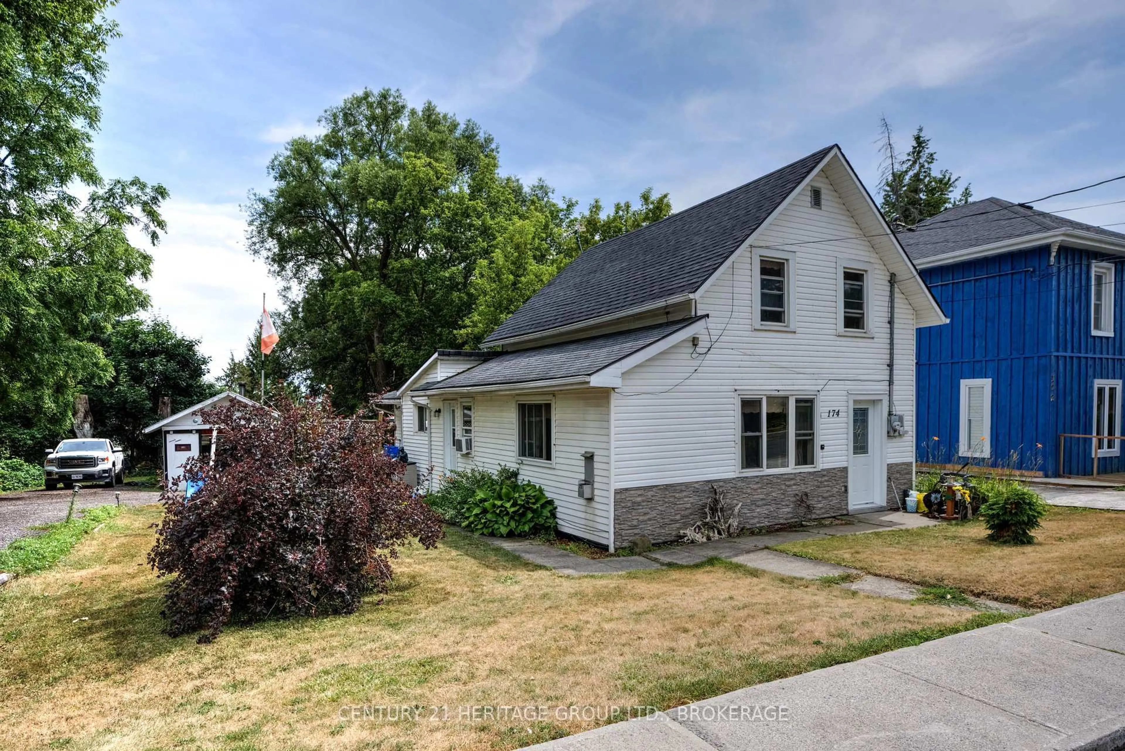 A pic from outside/outdoor area/front of a property/back of a property/a pic from drone, street for 174 Thomas St, Deseronto Ontario K0K 1X0