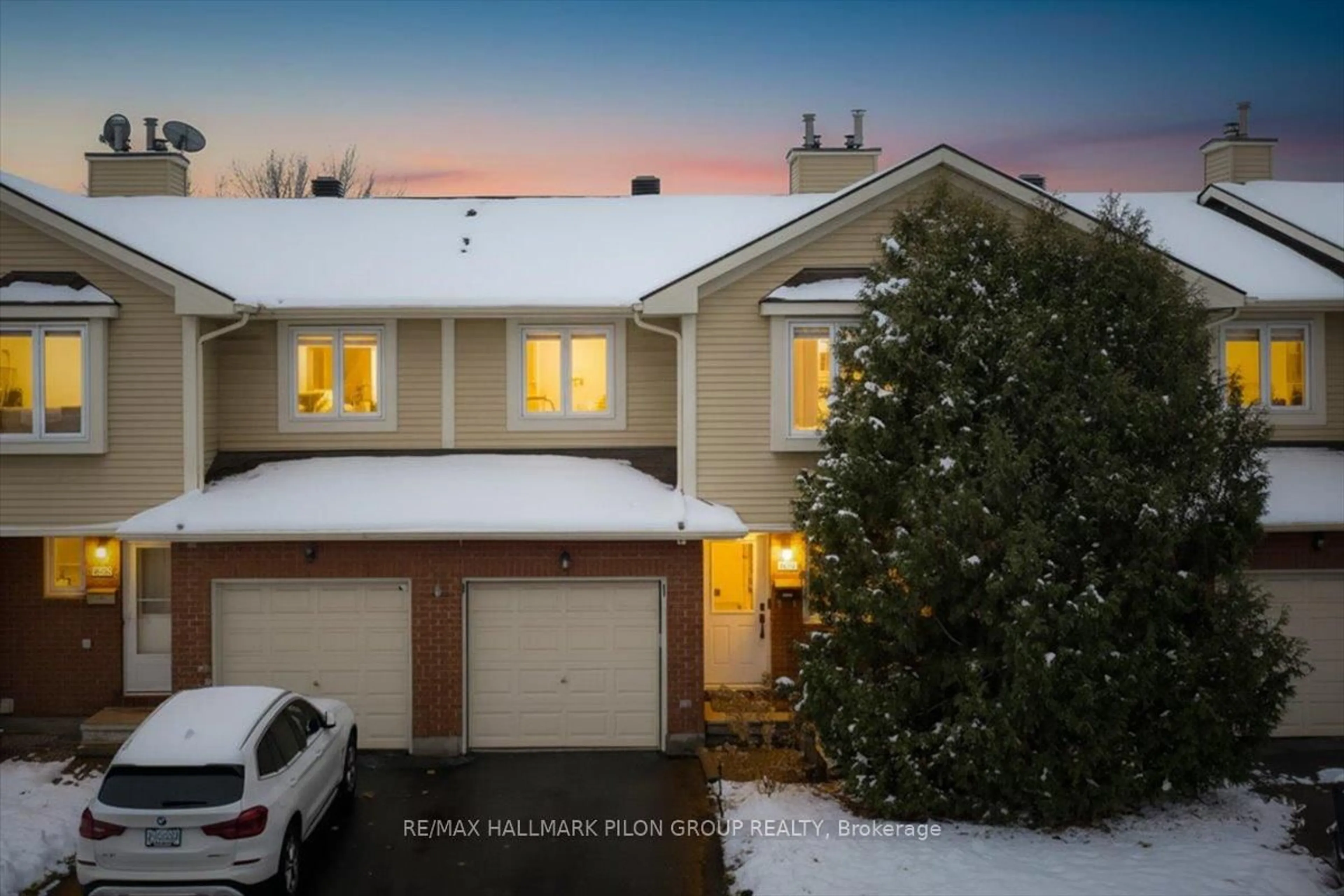 A pic from outside/outdoor area/front of a property/back of a property/a pic from drone, street for 420 Valade Cres, Orleans Ontario K4A 2W2