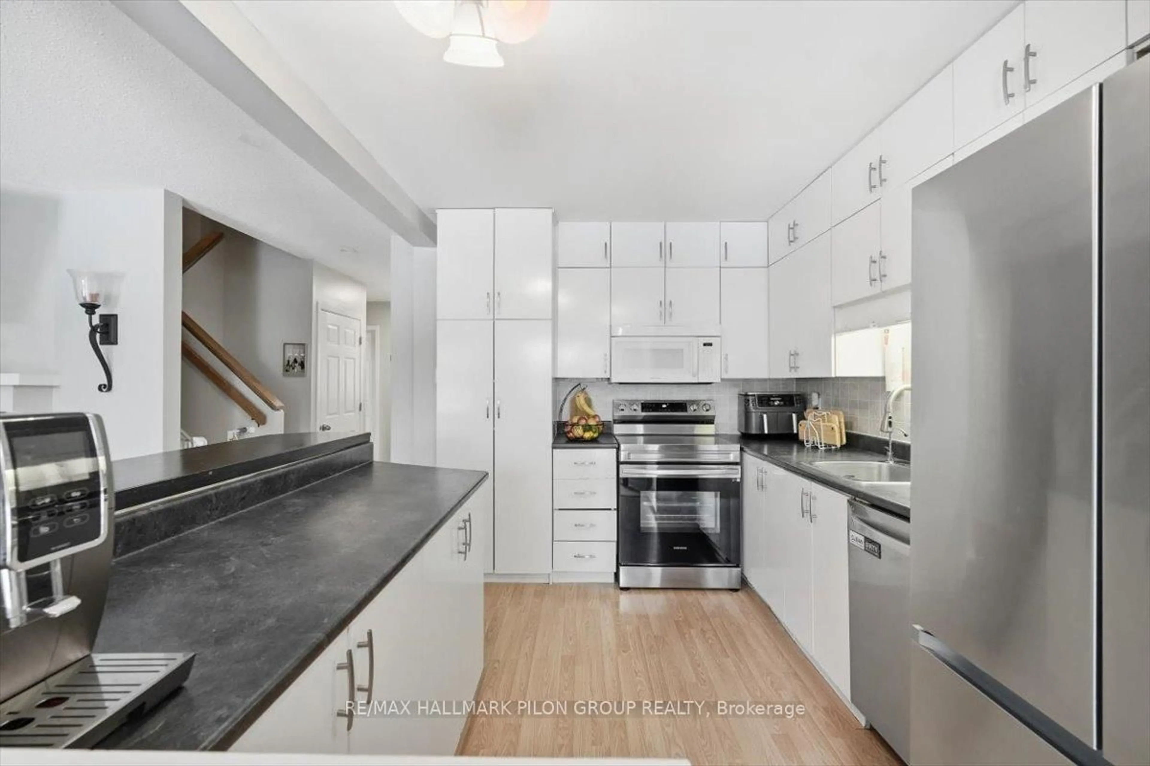 Open concept kitchen, unknown for 420 Valade Cres, Orleans Ontario K4A 2W2