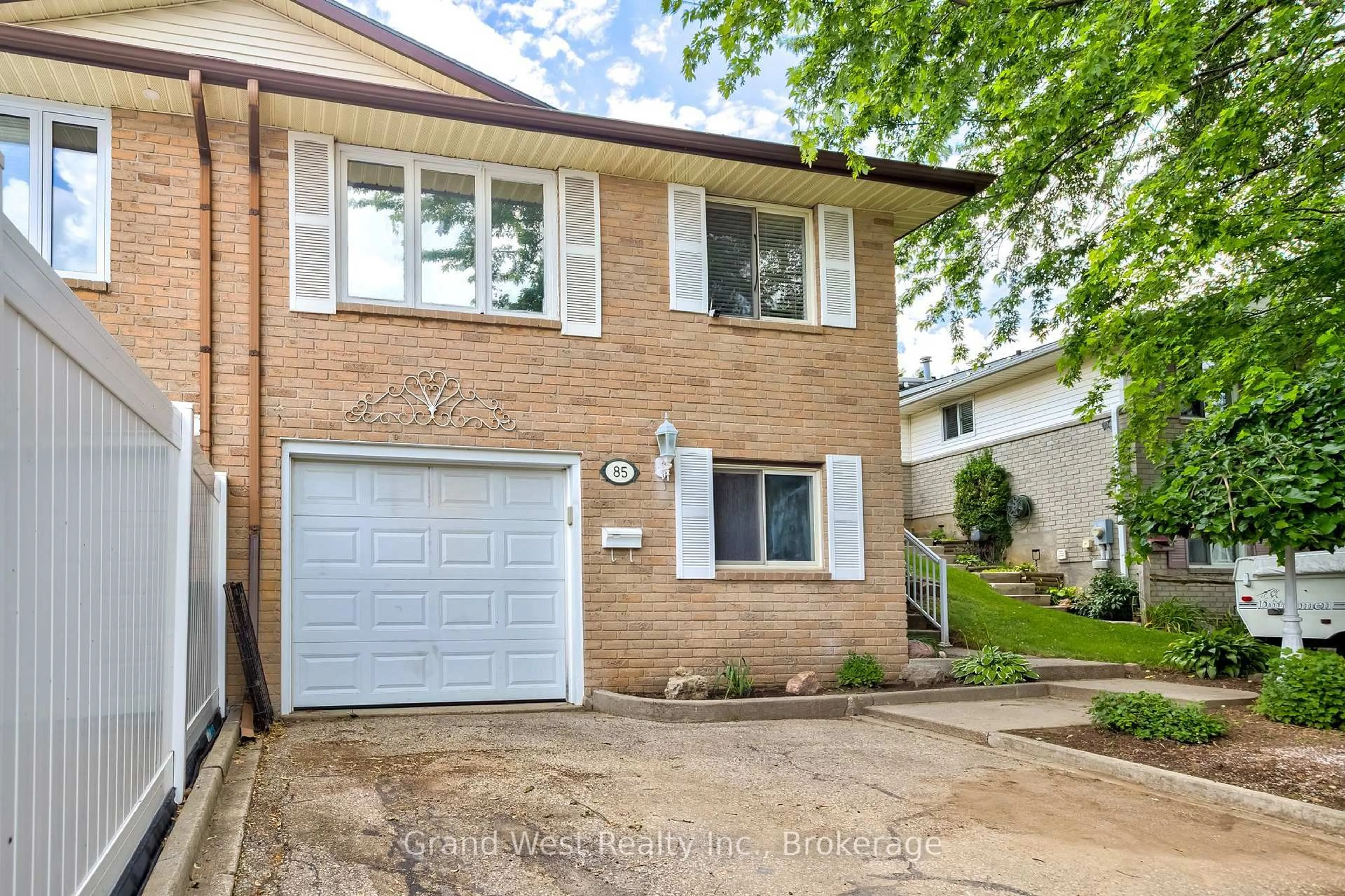 Home with brick exterior material, street for 85 Frobisher Crt, Cambridge Ontario N1R 6Z5