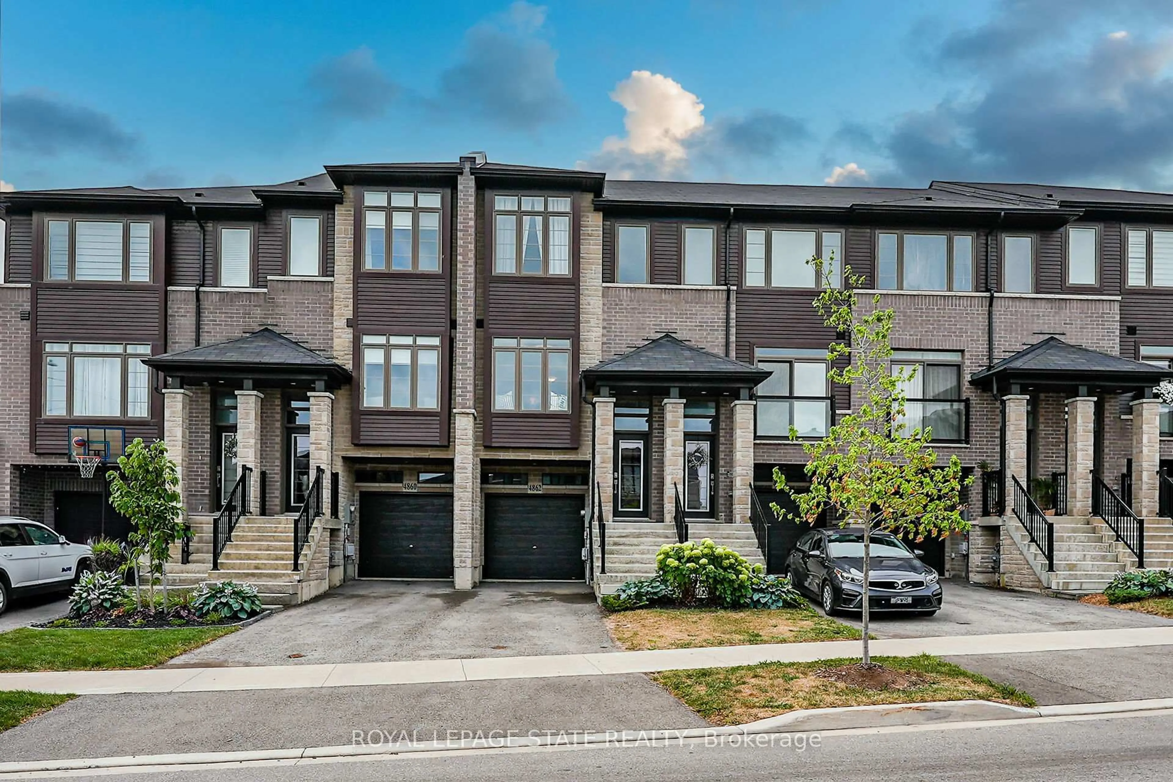 Home with brick exterior material, street for 4862 Connor Dr, Lincoln Ontario L3J 0S2