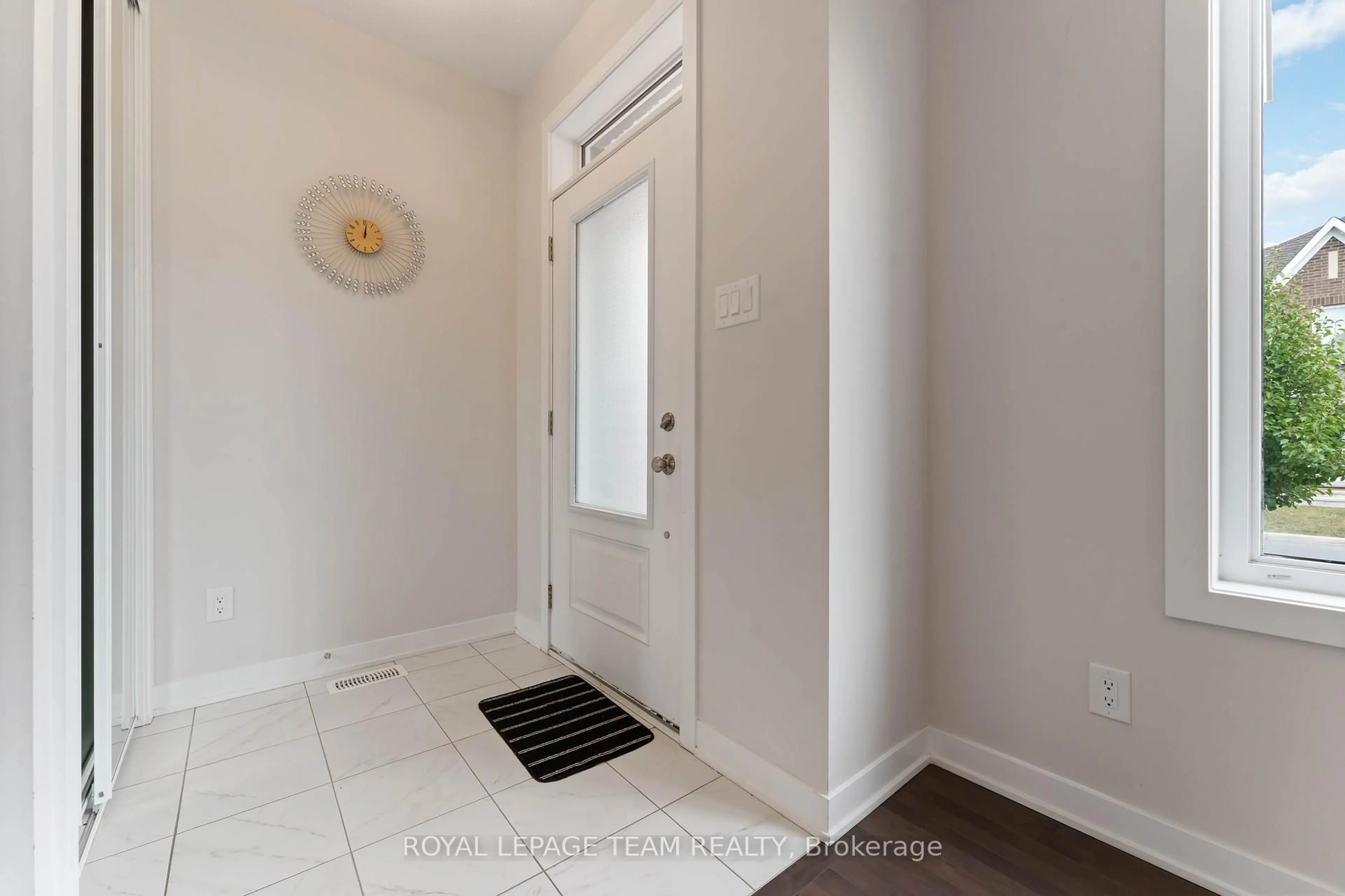 Indoor entryway for 3040 Travertine Way, Ottawa Ontario K2J 6W9
