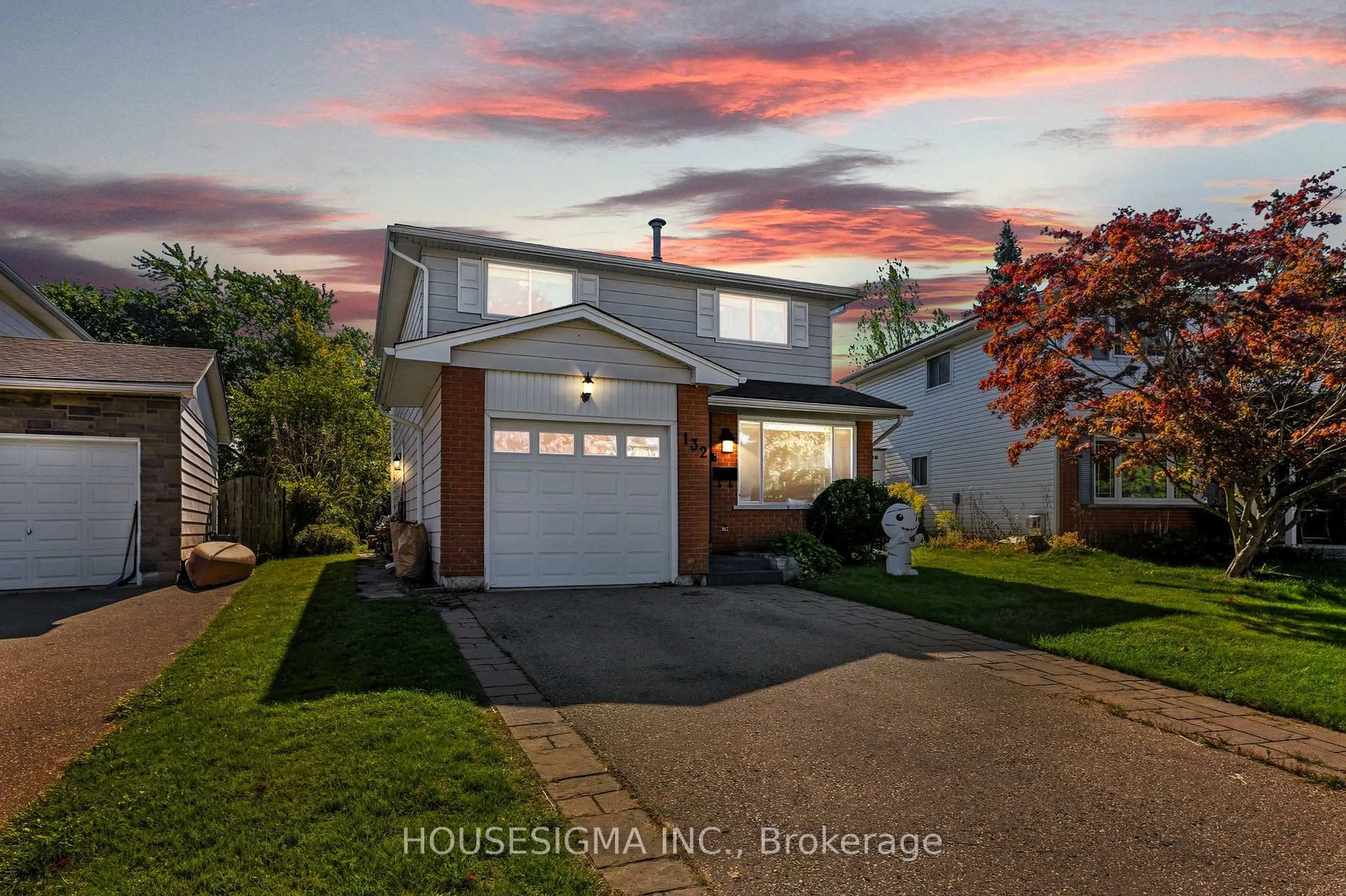 Home with vinyl exterior material, street for 132 Forest Glen Cres, Kitchener Ontario N2N 1C8