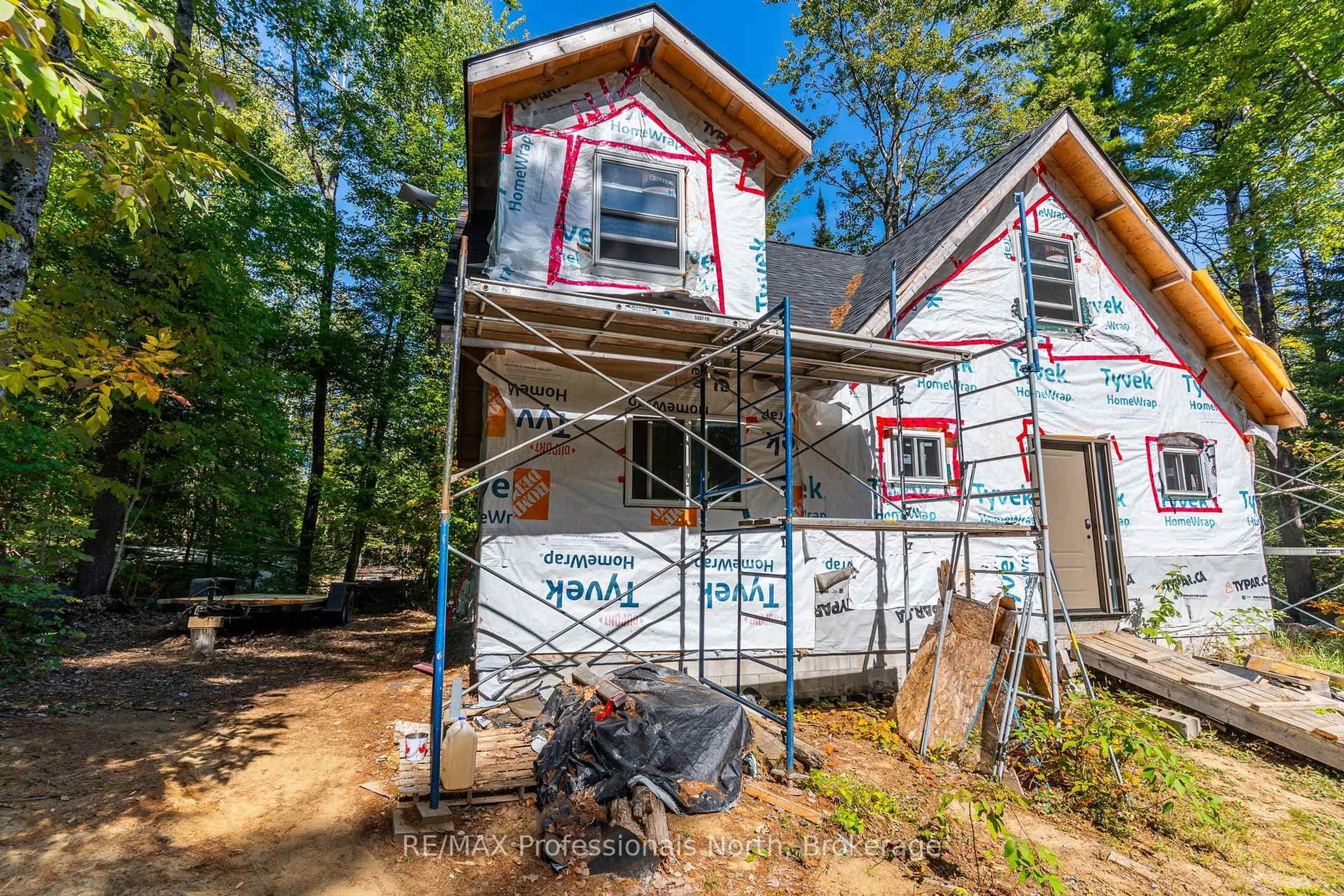 Home with vinyl exterior material, building for 319 Boundary Rd, Minden Hills Ontario K0M 2A1