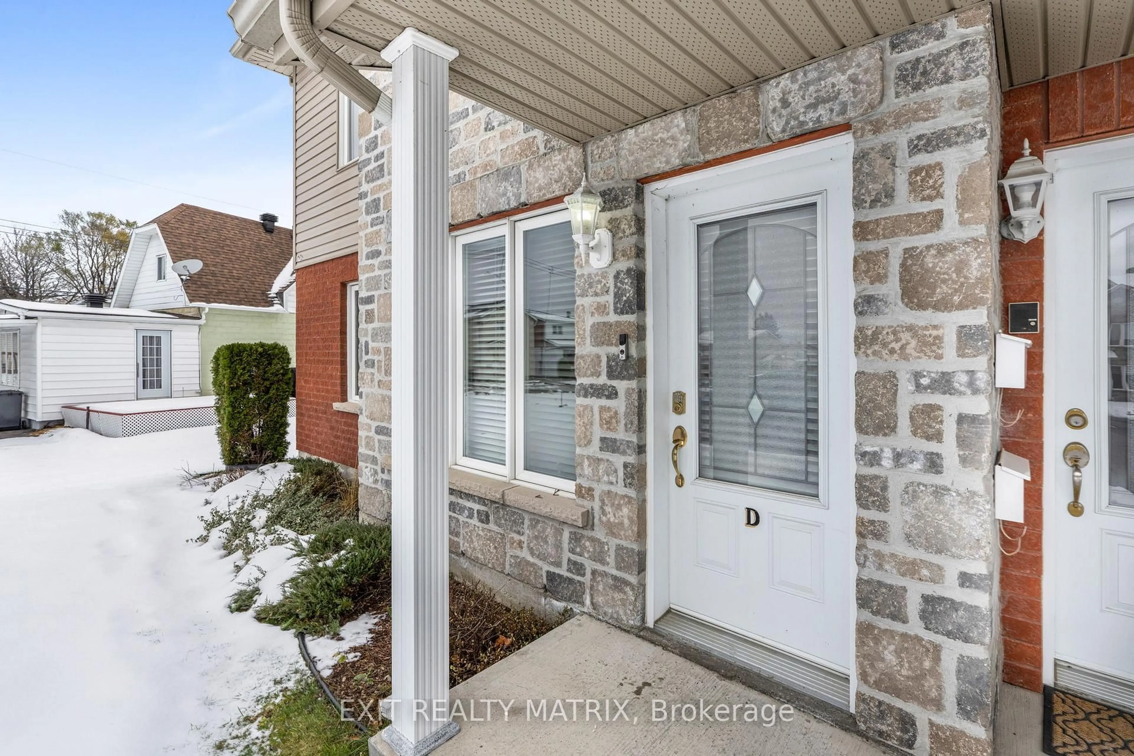 Indoor entryway for 132 D Higginson St, Hawkesbury Ontario K6A 1A1