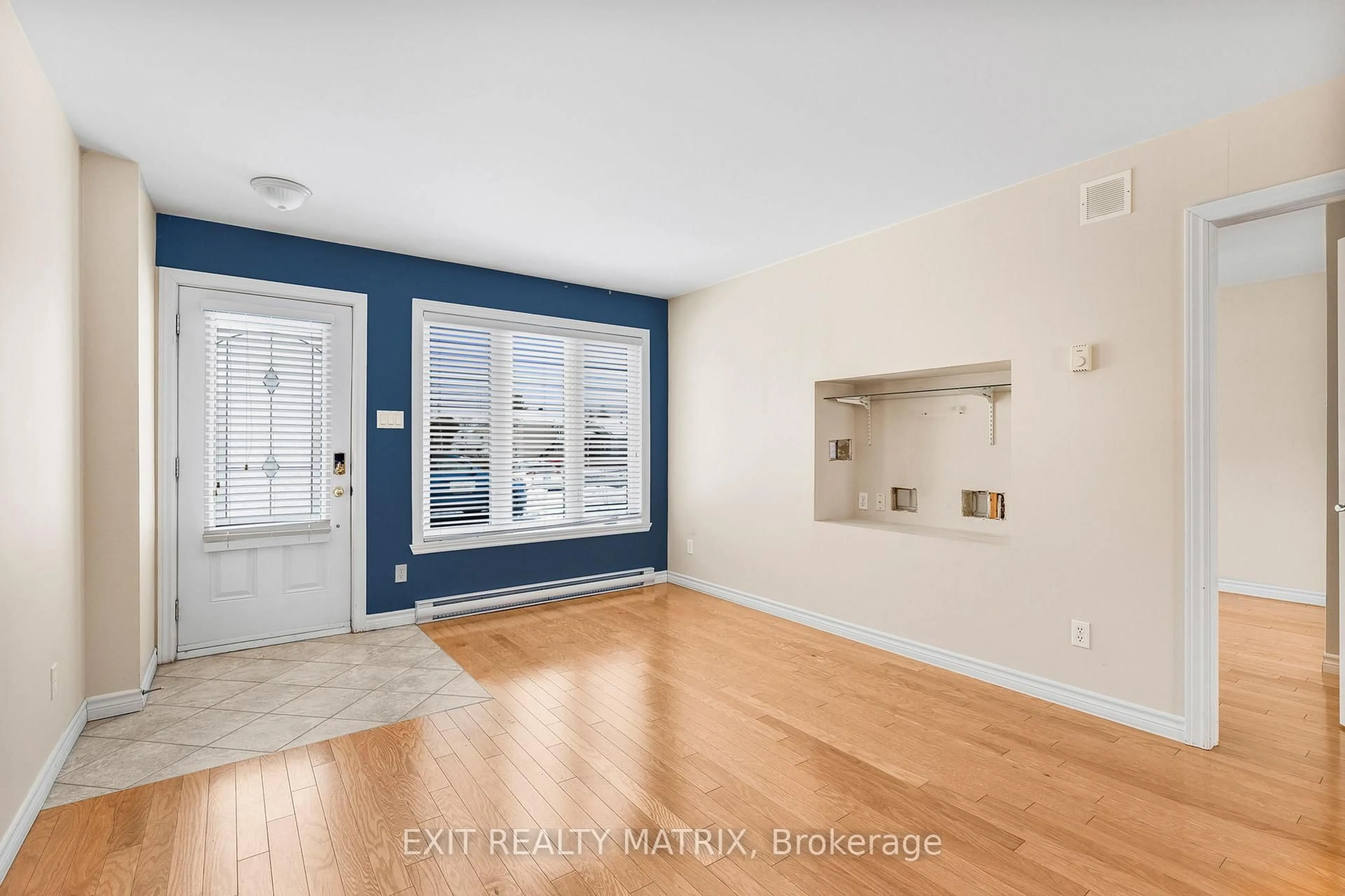 Indoor entryway for 132 D Higginson St, Hawkesbury Ontario K6A 1A1