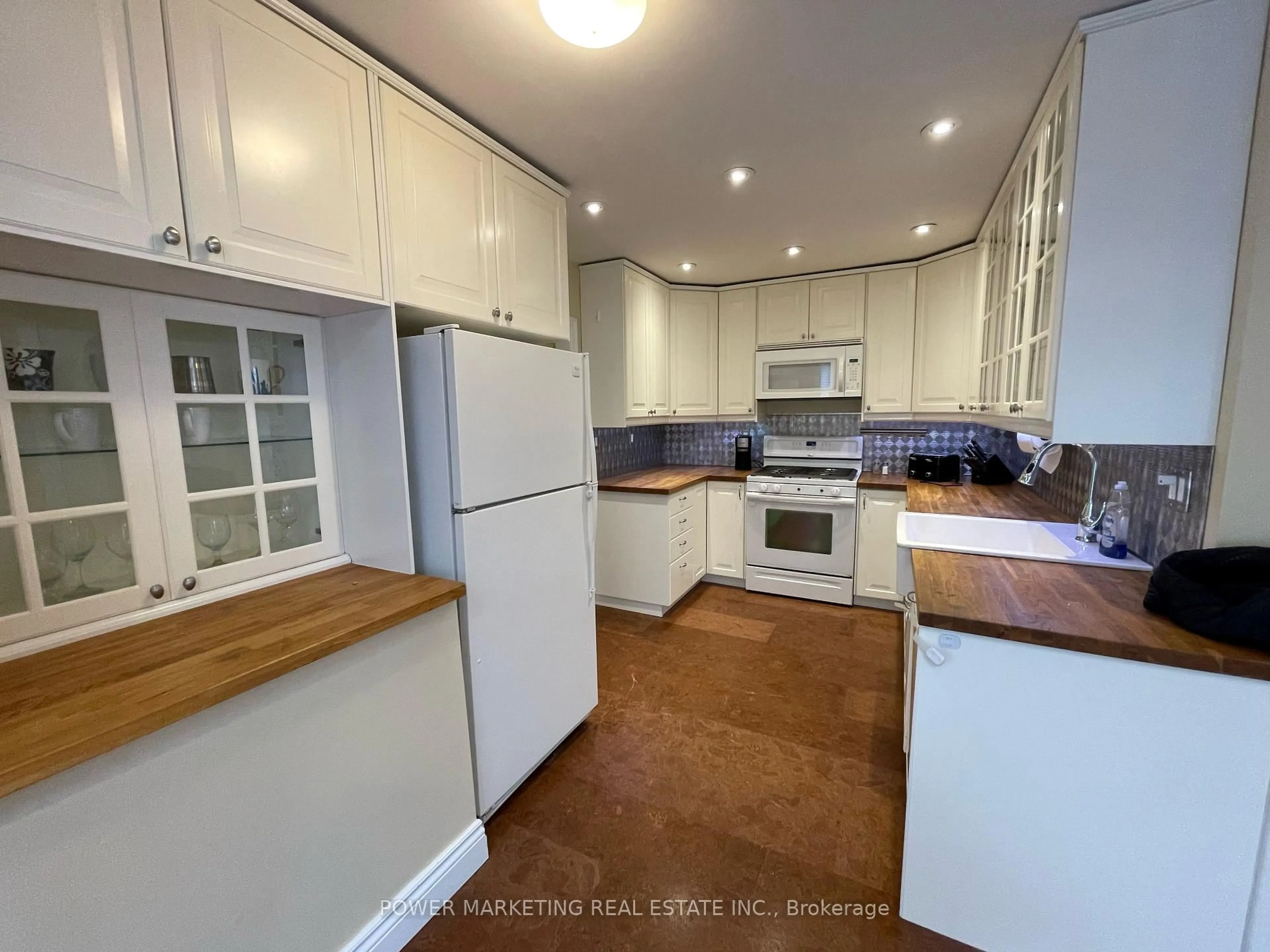Standard kitchen, unknown for 21 PERKINS St, Ottawa Ontario K1R 7G4