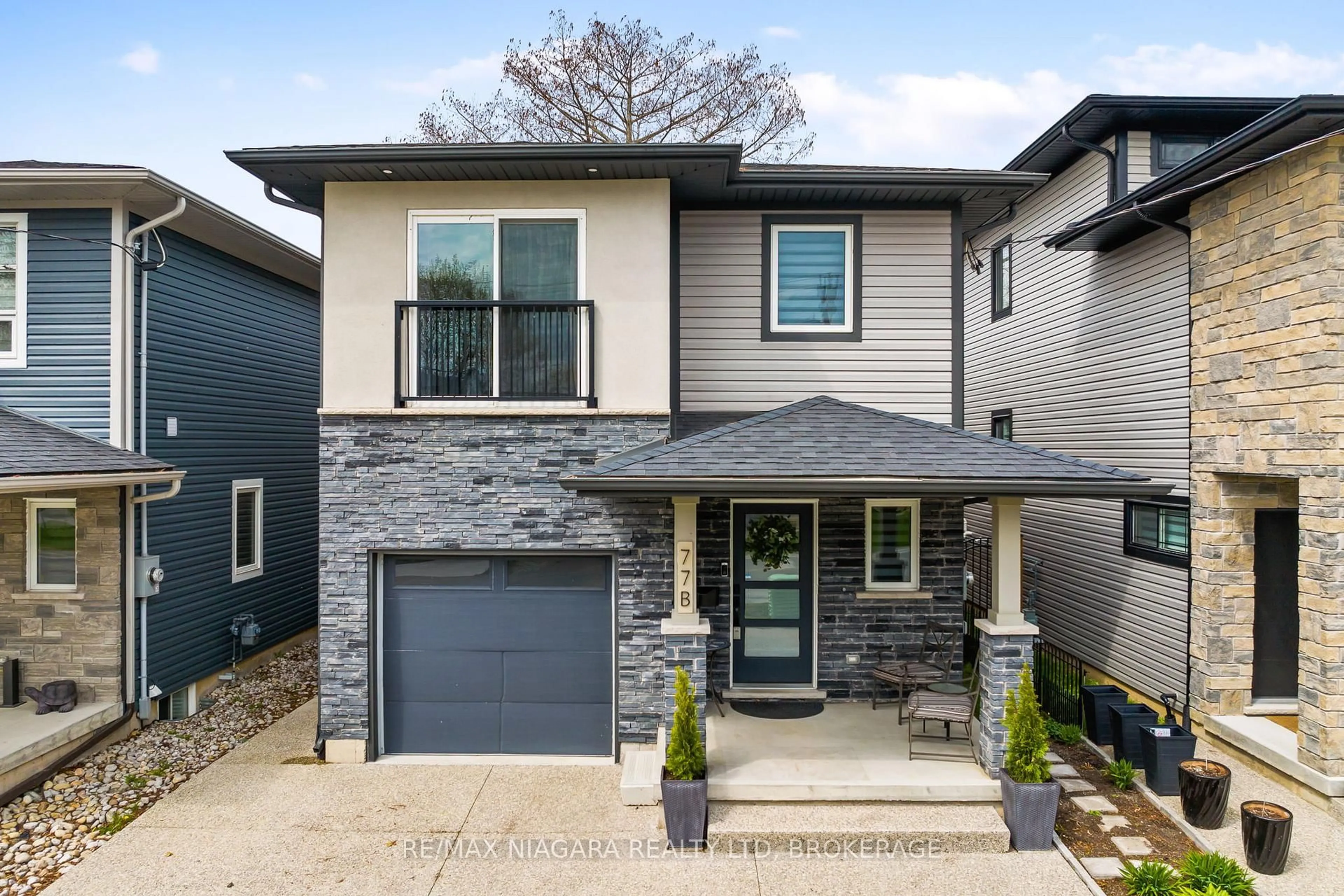 Home with brick exterior material, street for 77B BROADWAY, St. Catharines Ontario L2M 7Y3