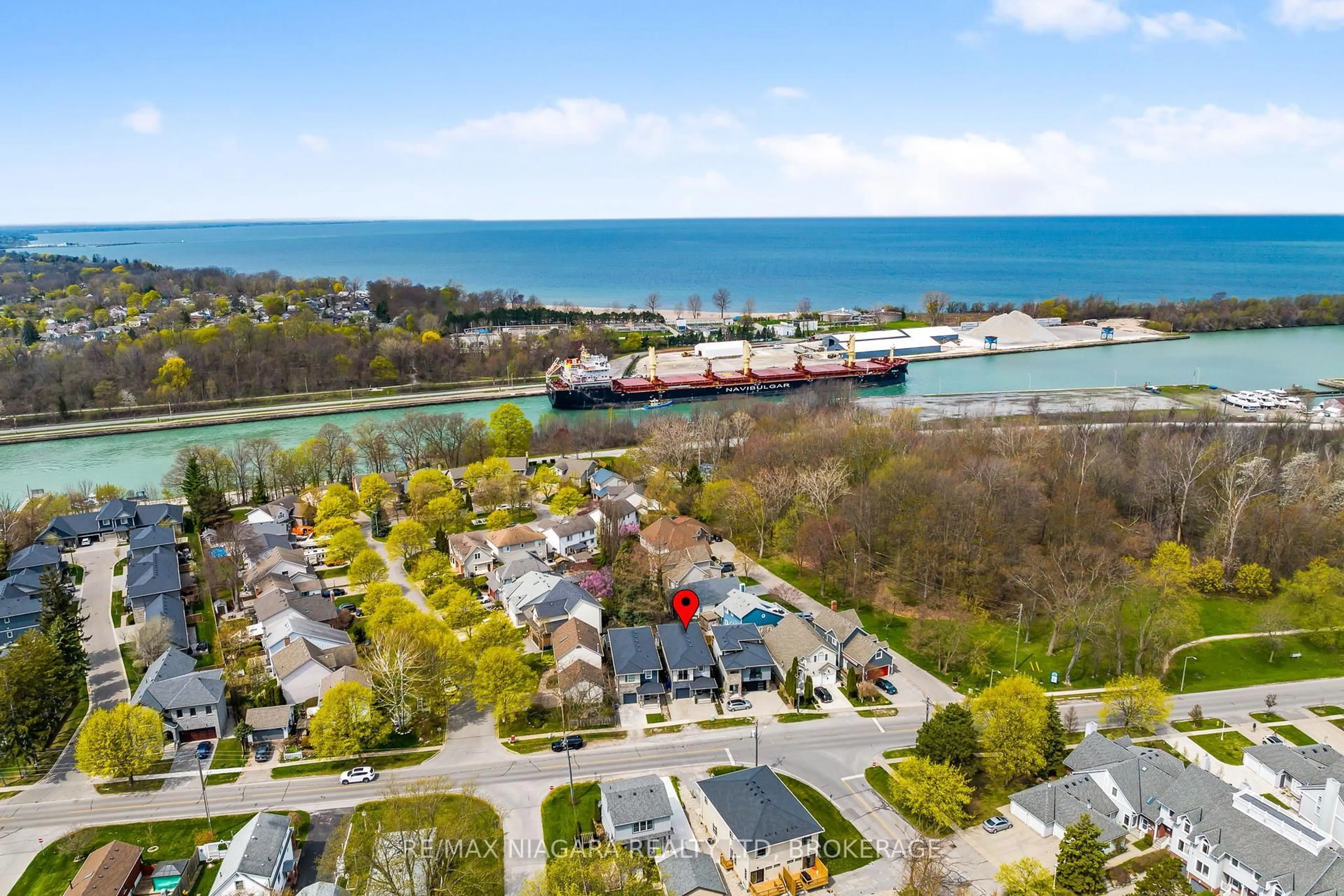 A pic from outside/outdoor area/front of a property/back of a property/a pic from drone, water/lake/river/ocean view for 77B BROADWAY, St. Catharines Ontario L2M 7Y3